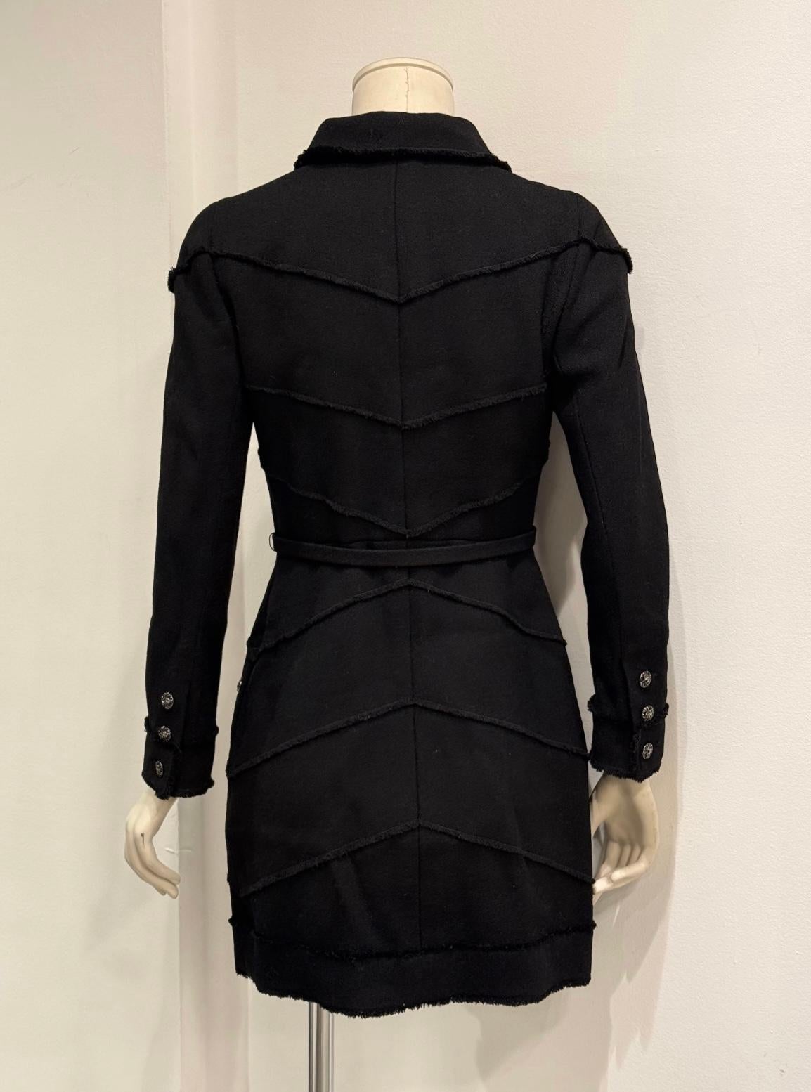 A/W2007 Chanel strukturierter Wollmantel mit Gürtel (Black) im Angebot