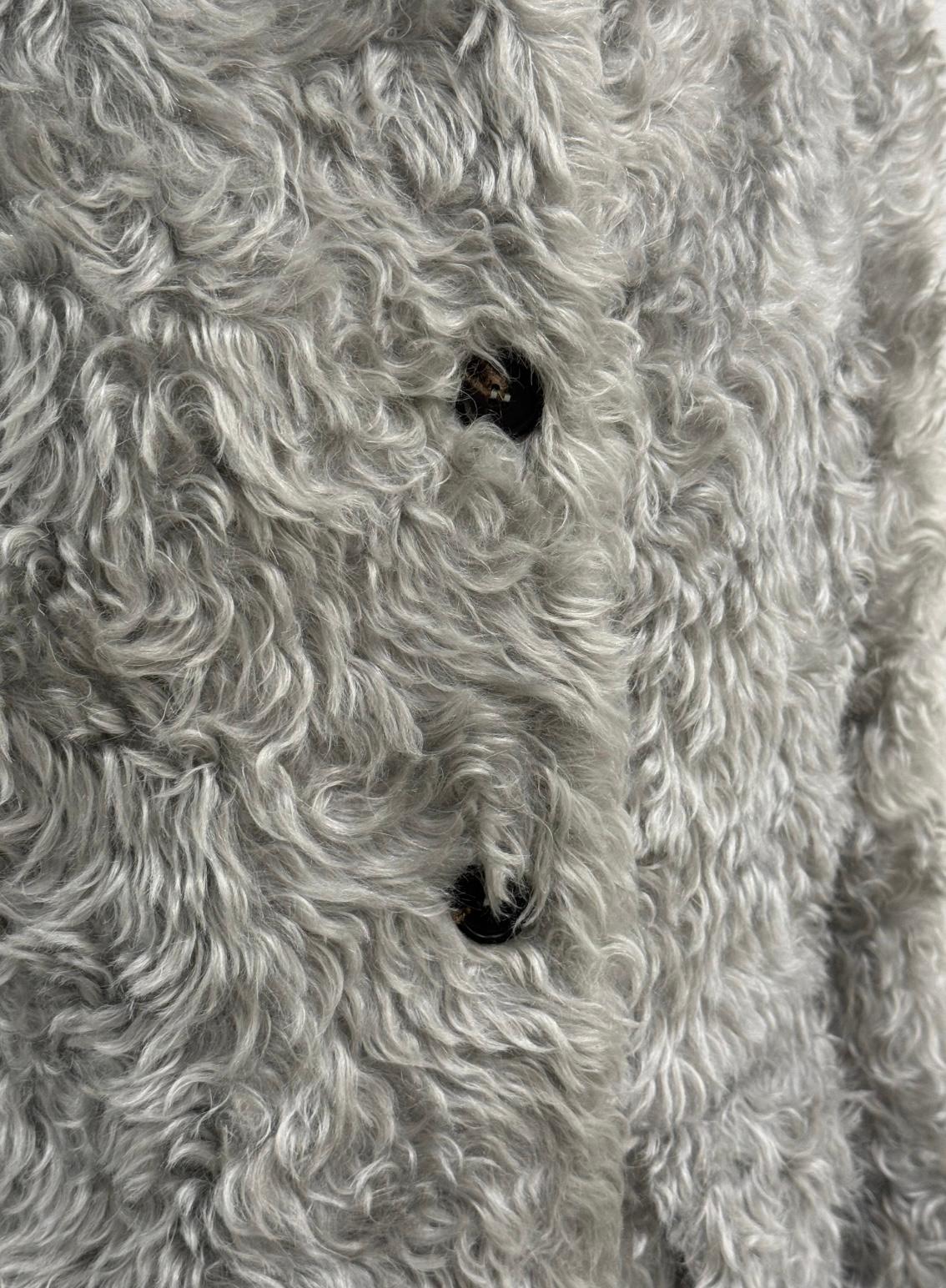 Prada desfile A/W2007 abrigo de piel sintética de mohair en venta 5