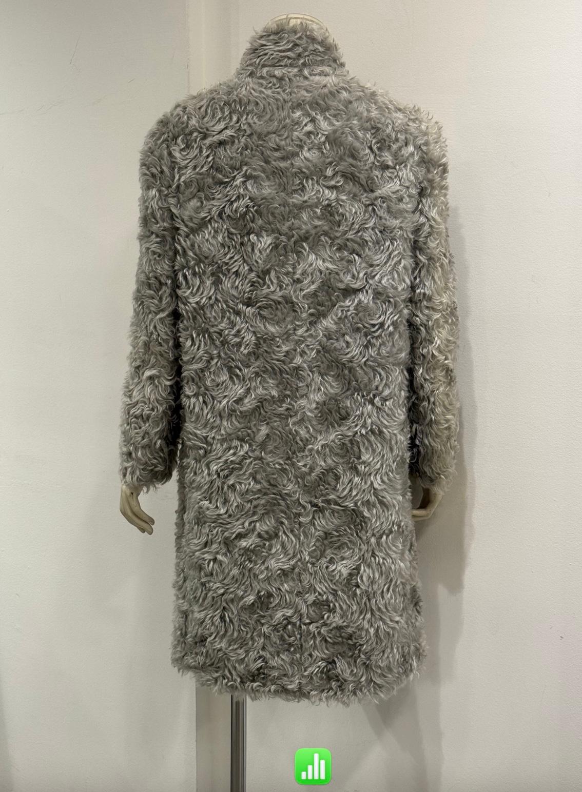 Prada desfile A/W2007 abrigo de piel sintética de mohair en venta 3