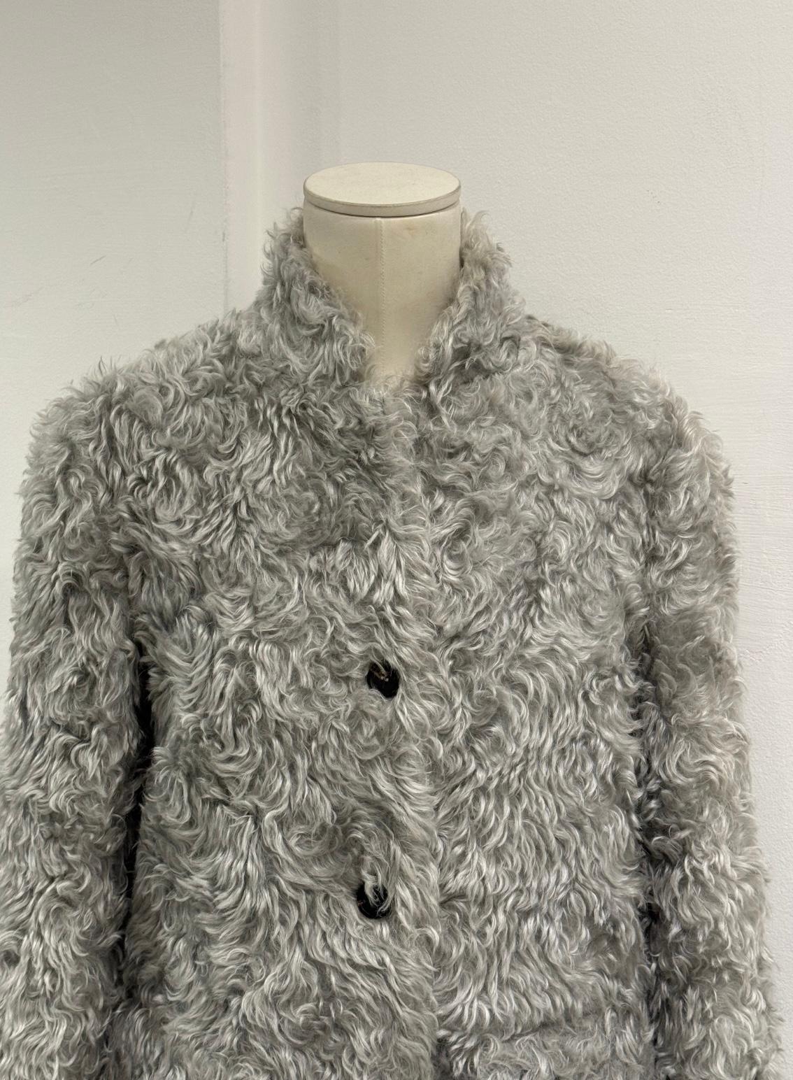 Prada desfile A/W2007 abrigo de piel sintética de mohair en venta 4