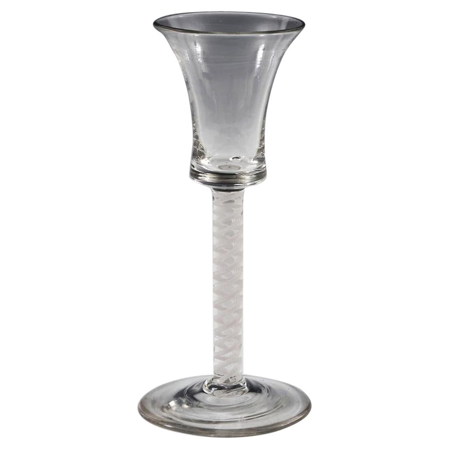 Verre à vin à pied torsadé opaque de la série " Waisted Bucket Bowl ", vers 1760