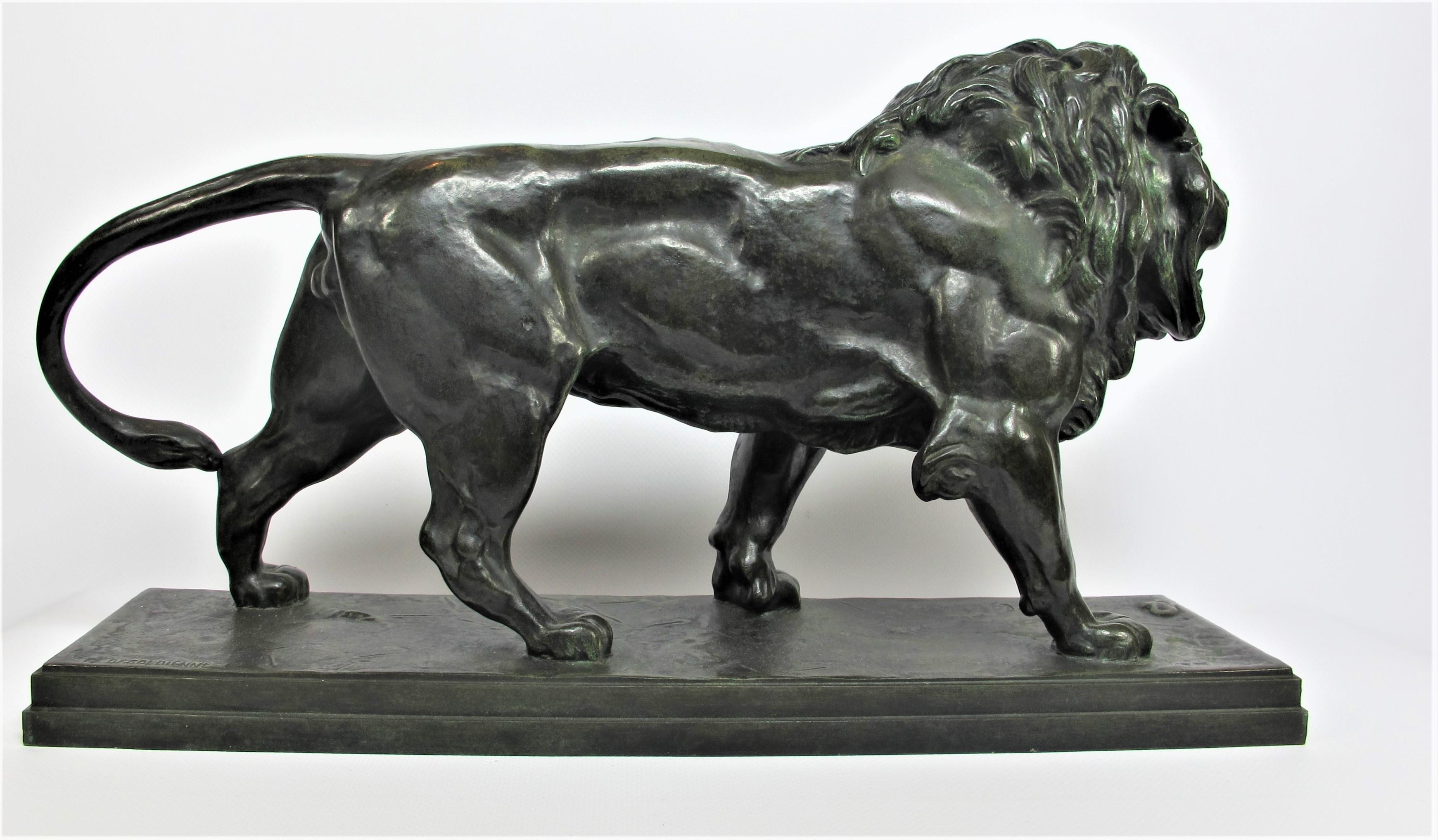 Bronze sculpture with a green patina representing a walking lion (on a rectangular base), his head is slightly turned towards the left, laid on a naturalist base. Old casting proof, signed BARYE on base, at the front right. Edited by founder