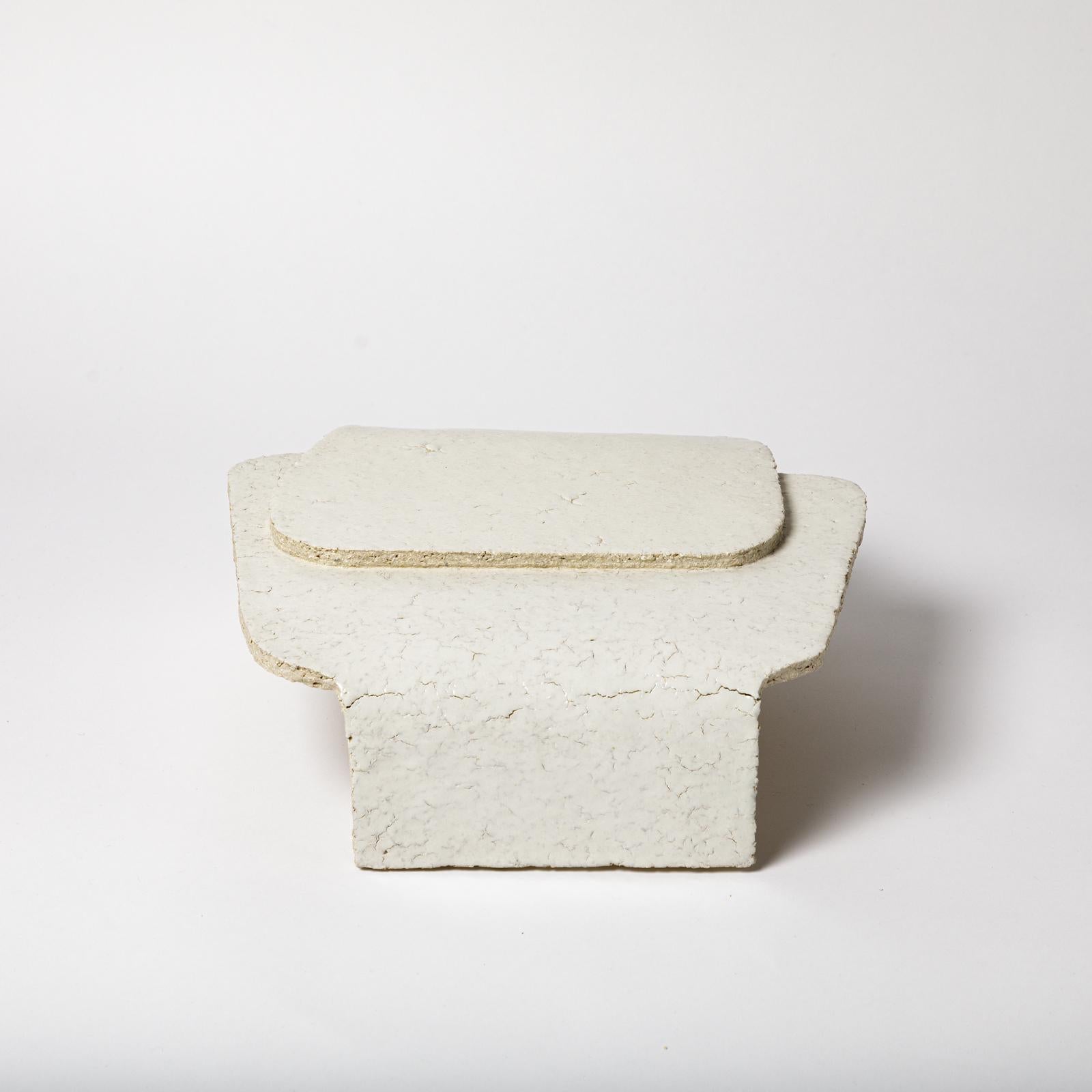 Applique in ceramica con decorazione a smalto bianco di Denis Castaing, circa 2022 In condizioni Nuovo in vendita a Saint-Ouen, FR