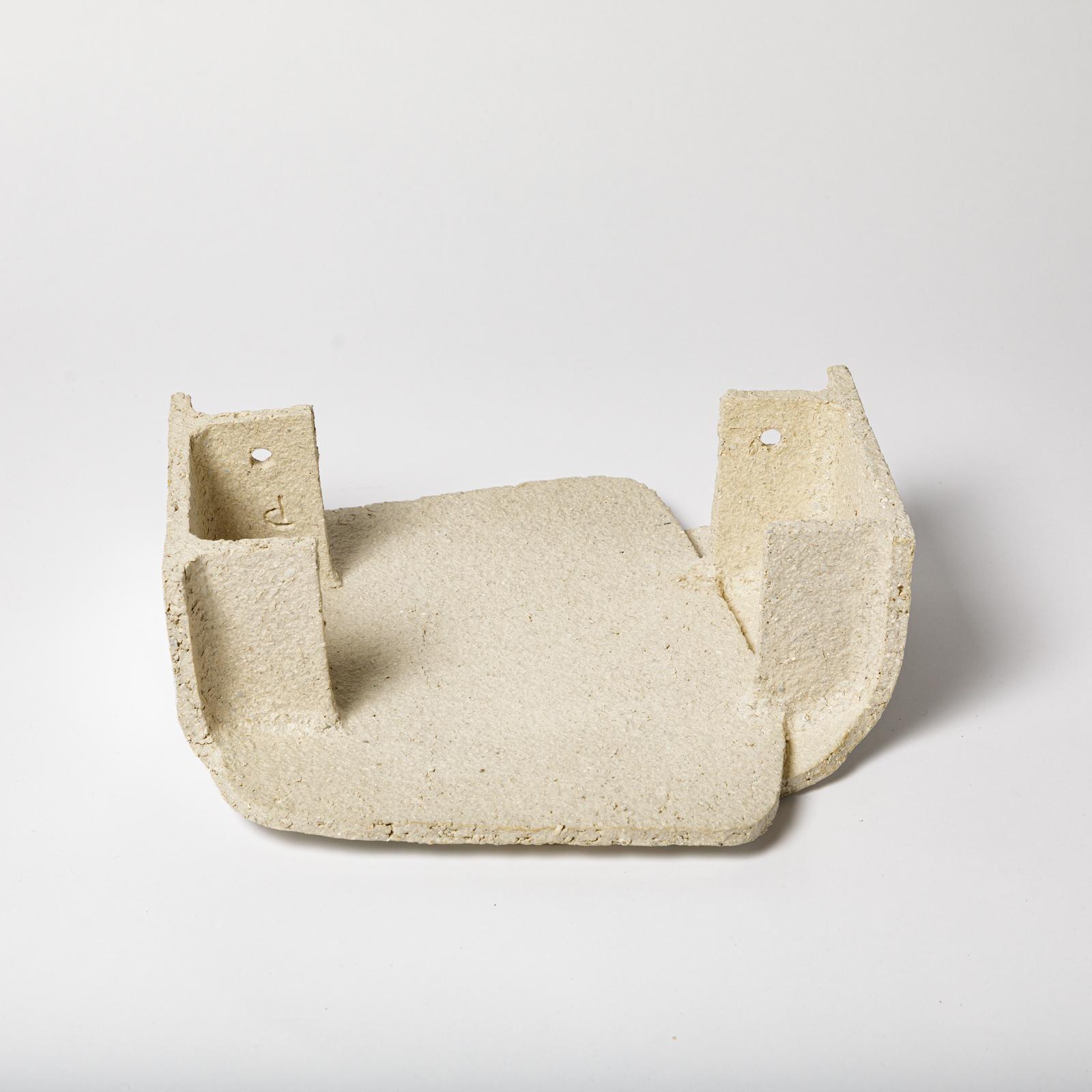 XXI secolo e contemporaneo Applique in ceramica con decorazione a smalto bianco di Denis Castaing, circa 2022 in vendita