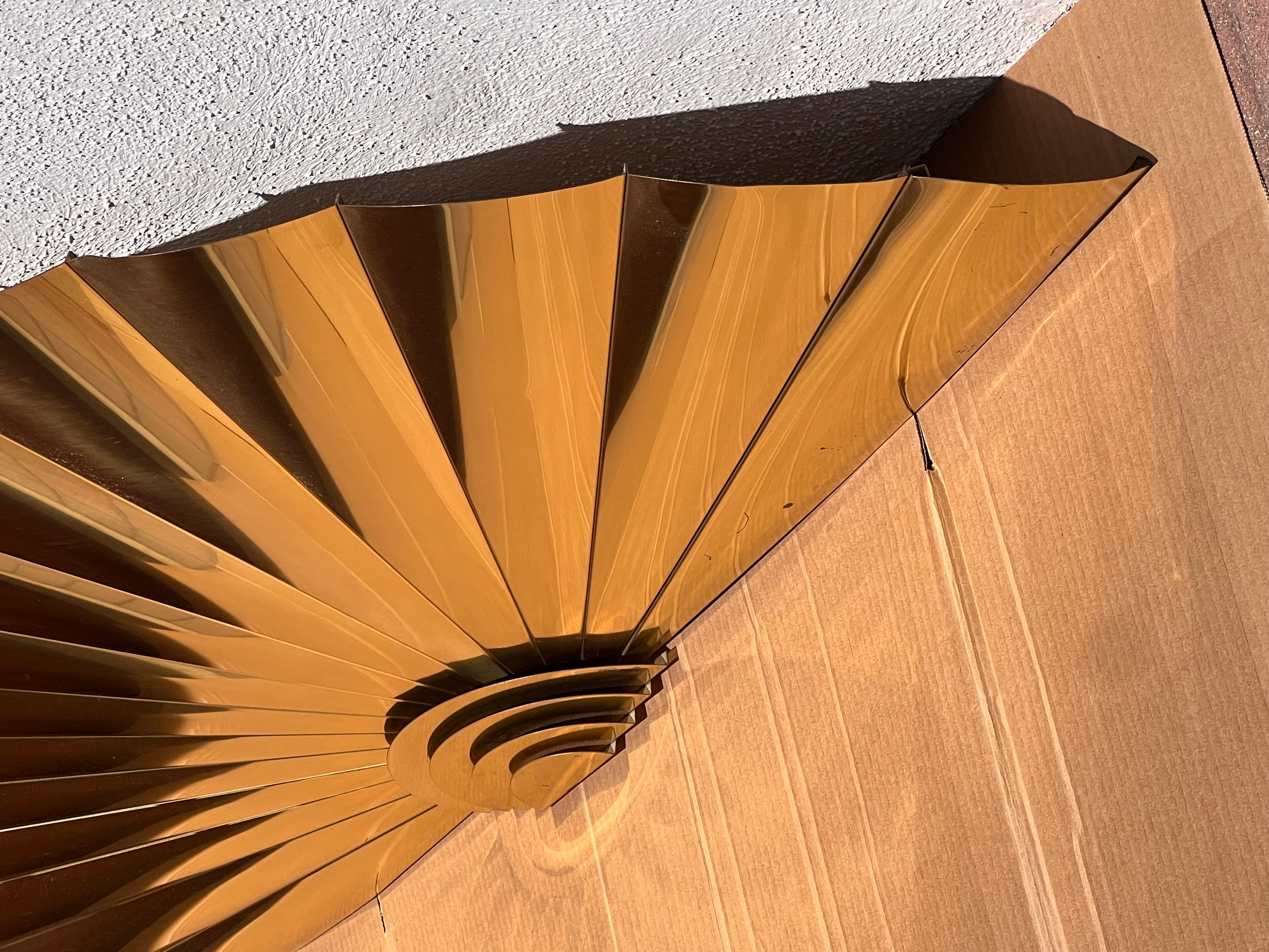 Escultura abanico mural de latón de Curtis Jeré, firmada, 1989 en venta 6
