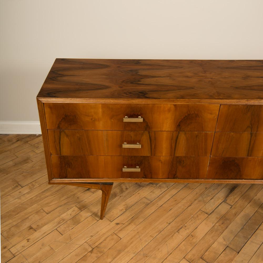 A six drawer dresser, walnut, in the manner of Ico Parisi with beautiful bookmatched veneer and angled legs, circa 1950.