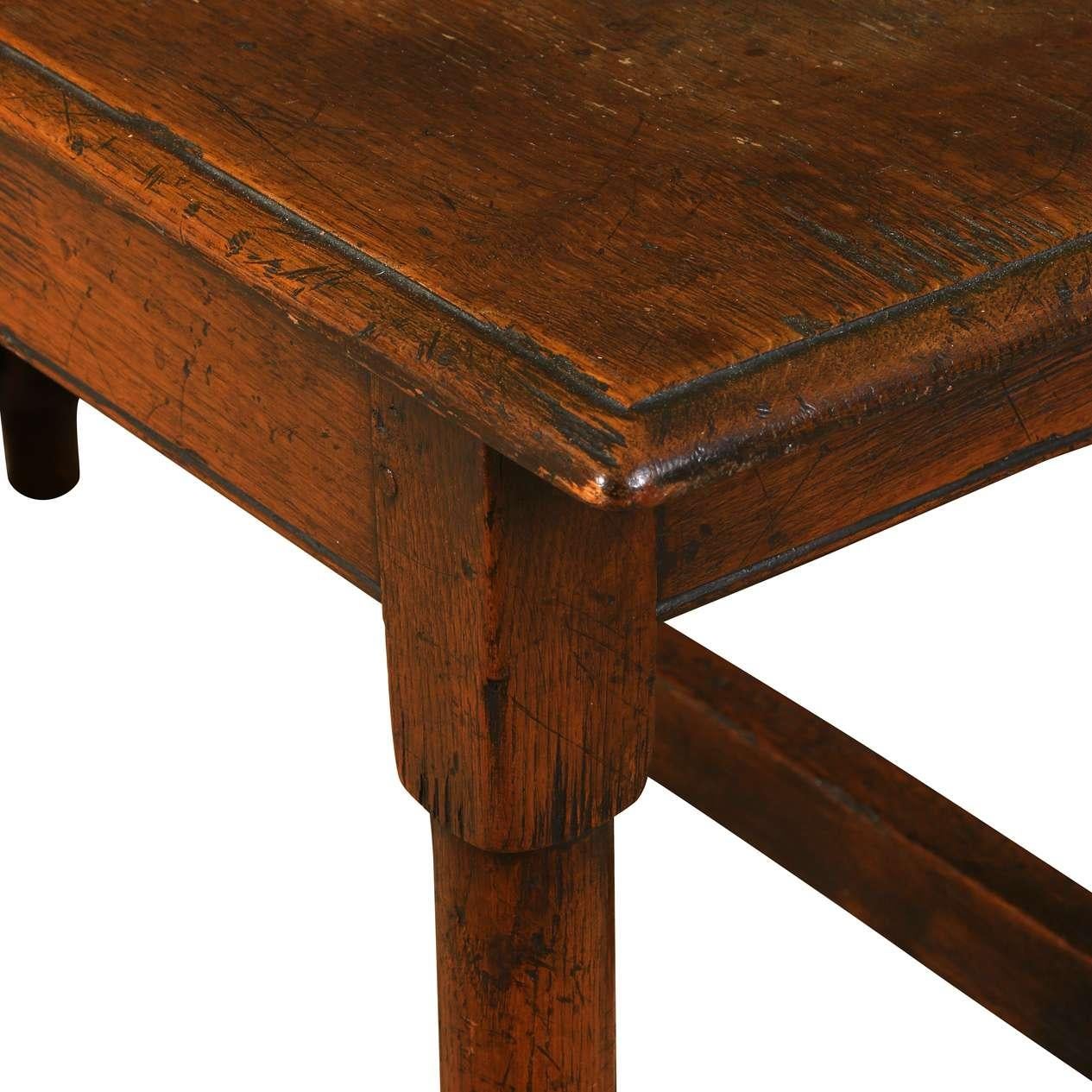 A Walnut Hall Bench In Excellent Condition For Sale In New York, NY