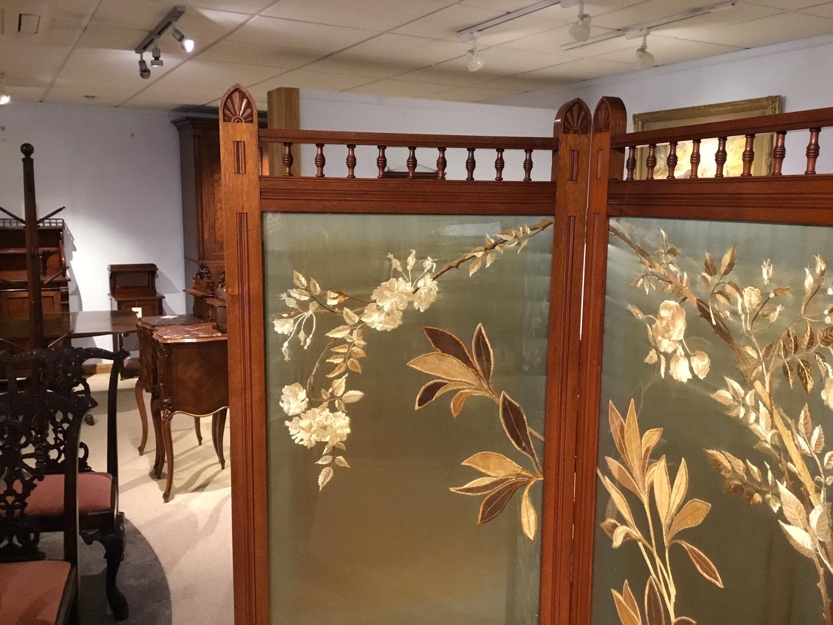 Walnut Victorian Aesthetic Period Three Fold Vanity Screen In Good Condition In Darwen, GB