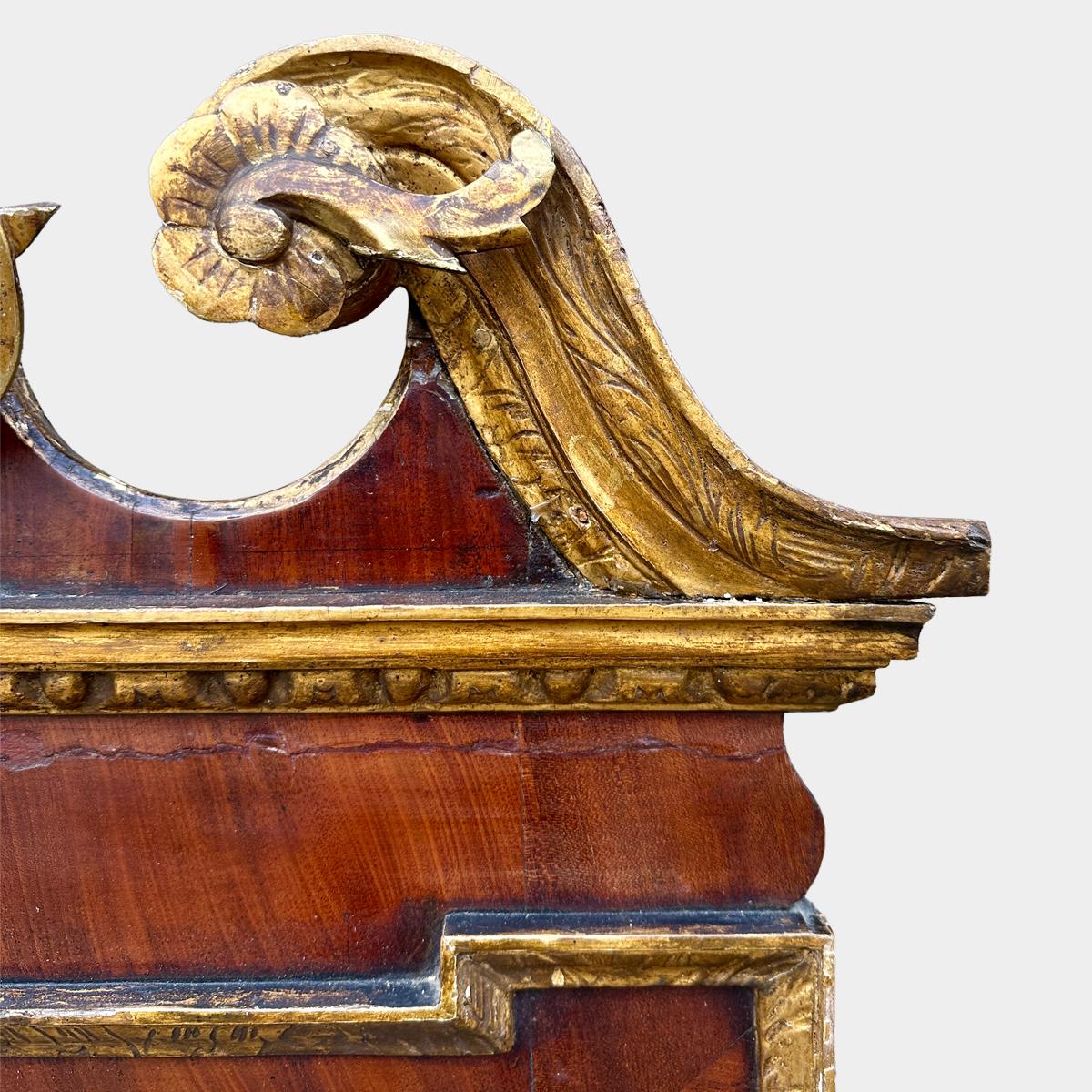 Miroir d'embarcadère George II en wanut et bois doré en vente 4