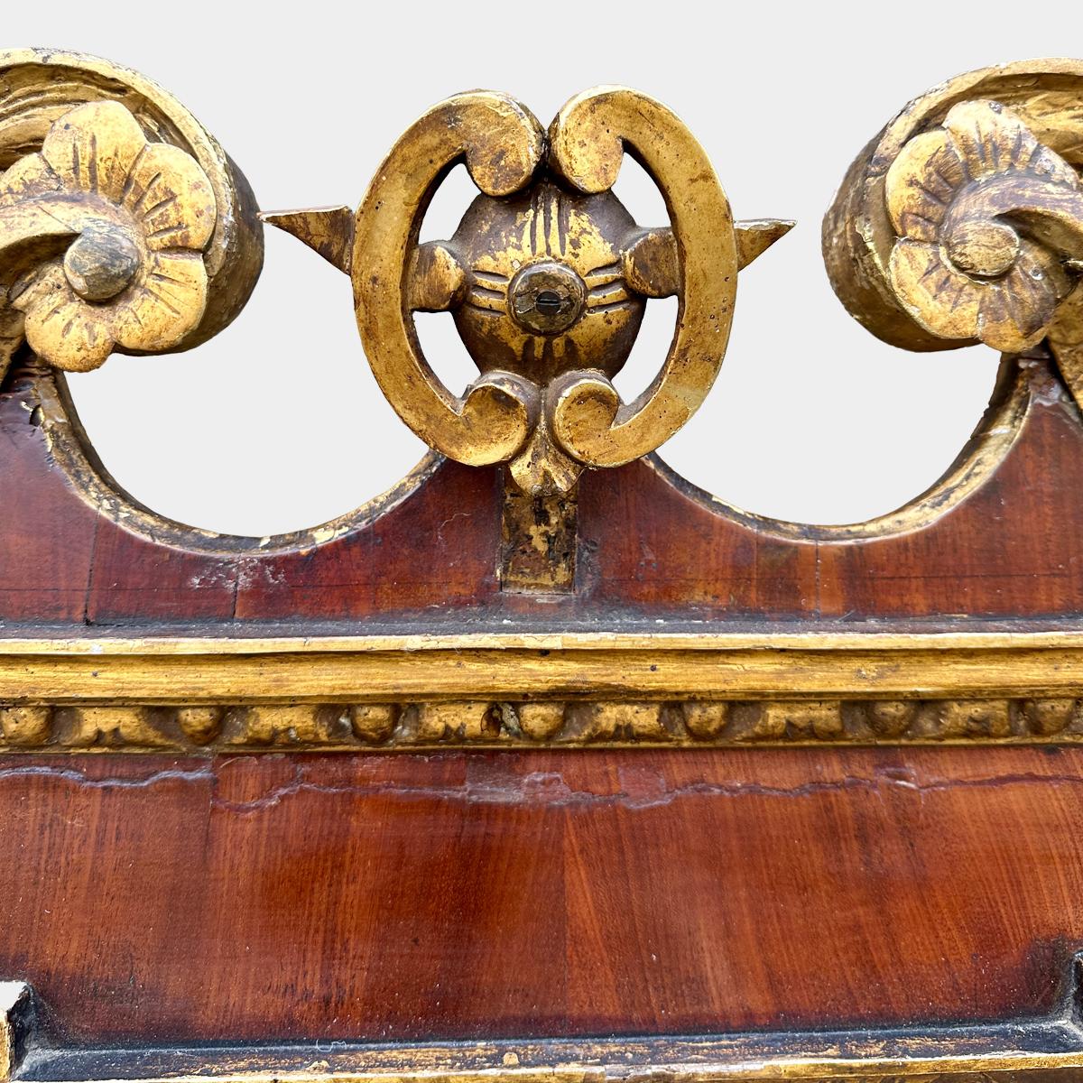 Miroir d'embarcadère George II en wanut et bois doré en vente 6