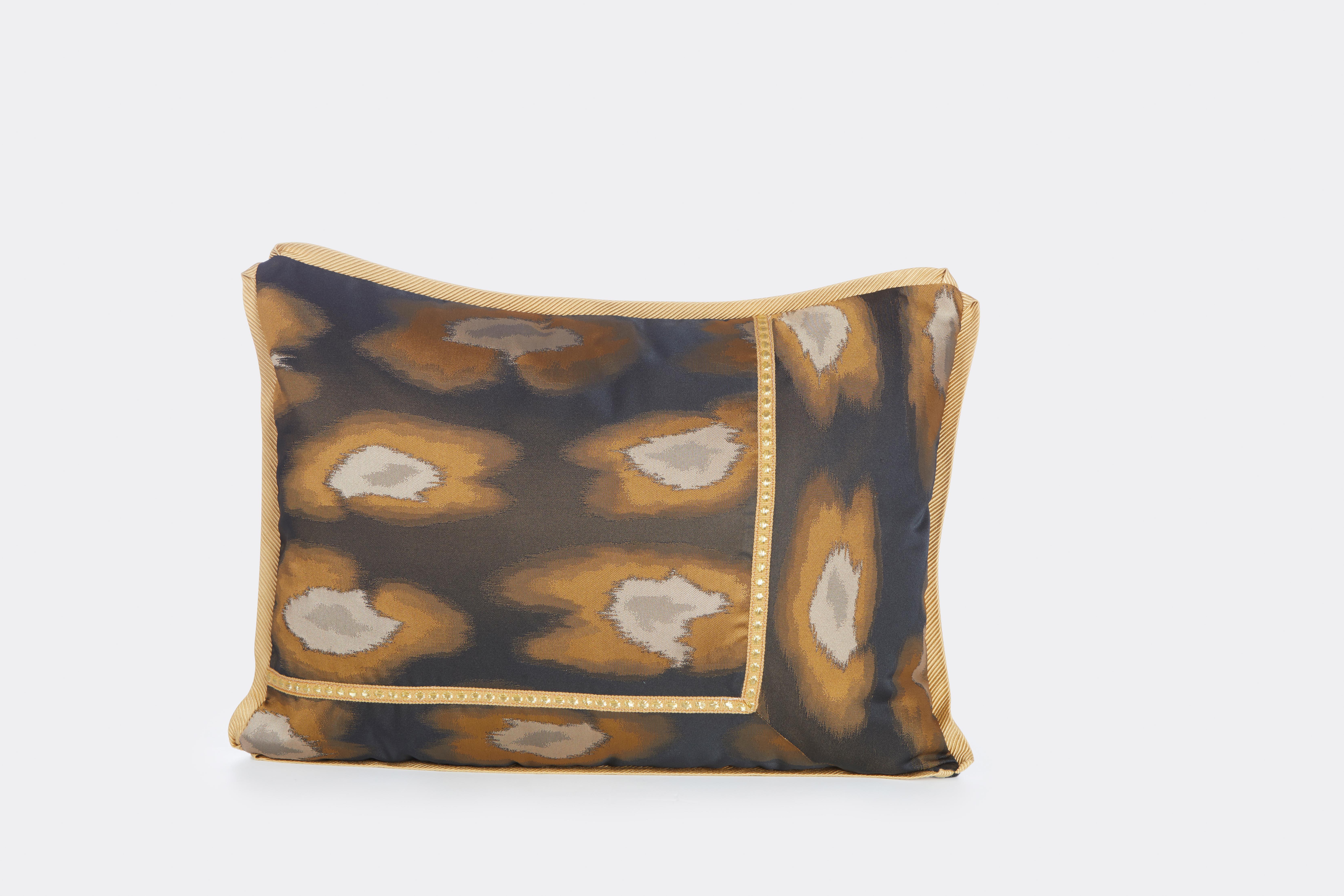 Warp Dyed Silk Dries Van Noten Fabric Cushion In New Condition For Sale In New York, NY