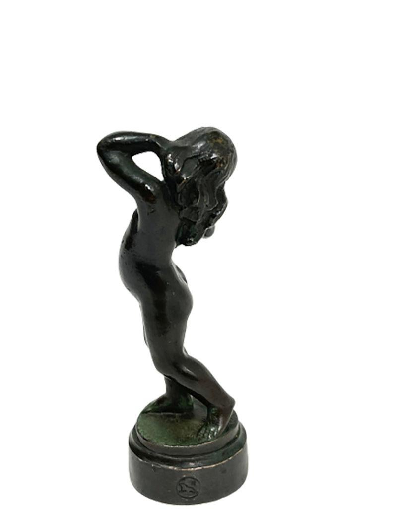 20ième siècle Poinçon de sceau en cire d'une fille en bronze par Otto Valdemar Strandman en vente