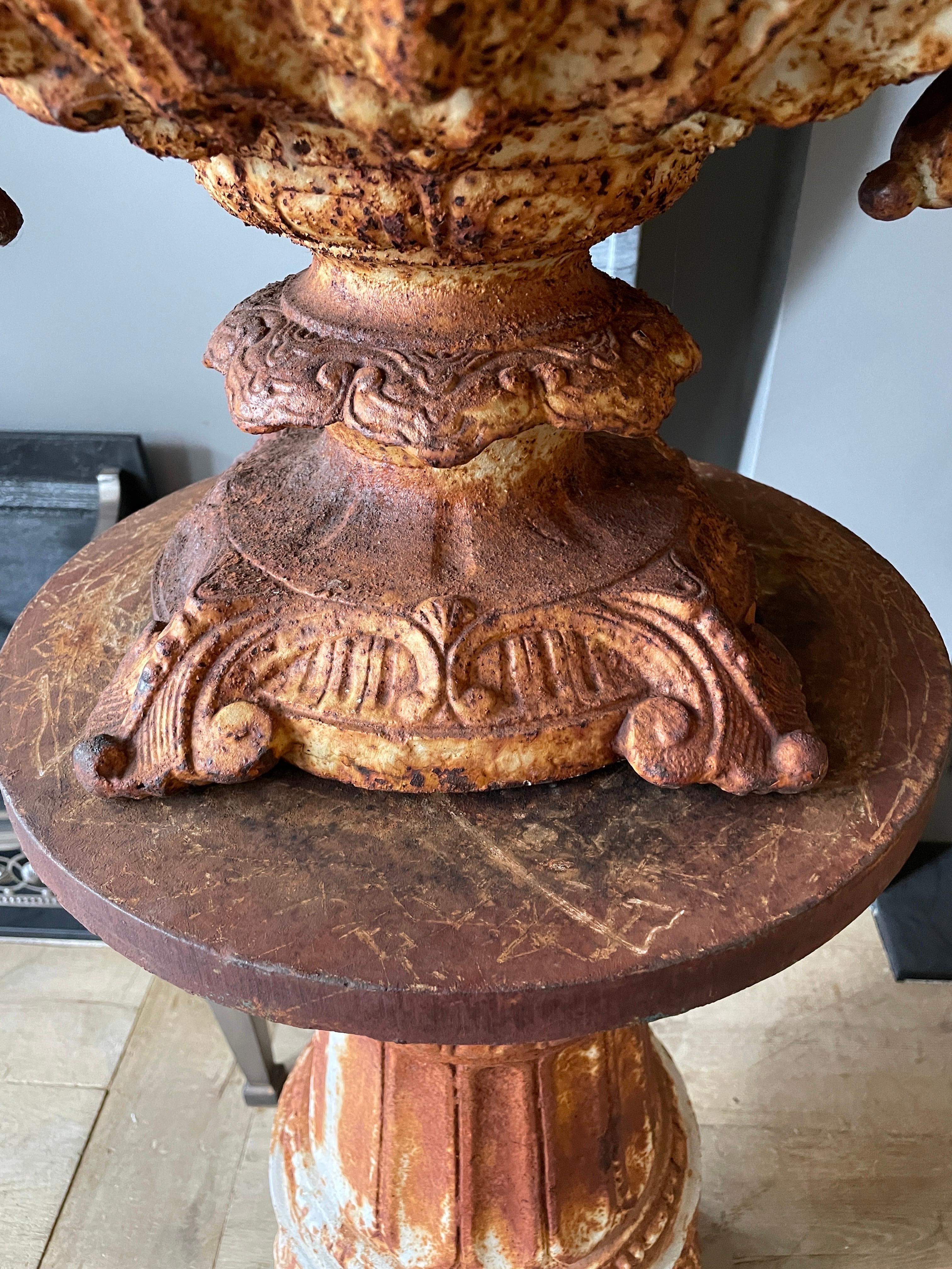 Weathered Cast Iron Urn and Pedestal In Good Condition In London, GB