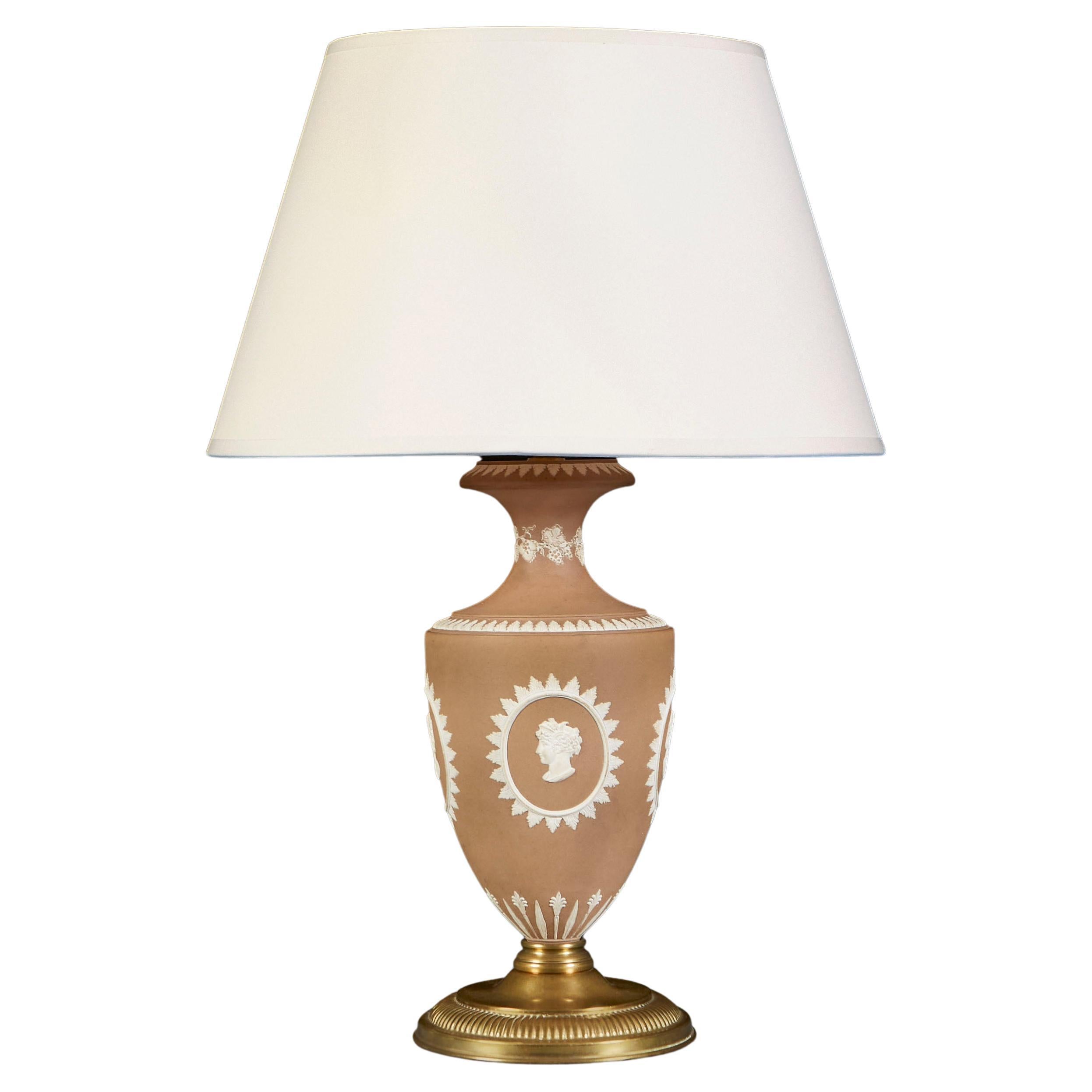 Wedgwood Lampe aus braunem Jaspis Ware im Angebot
