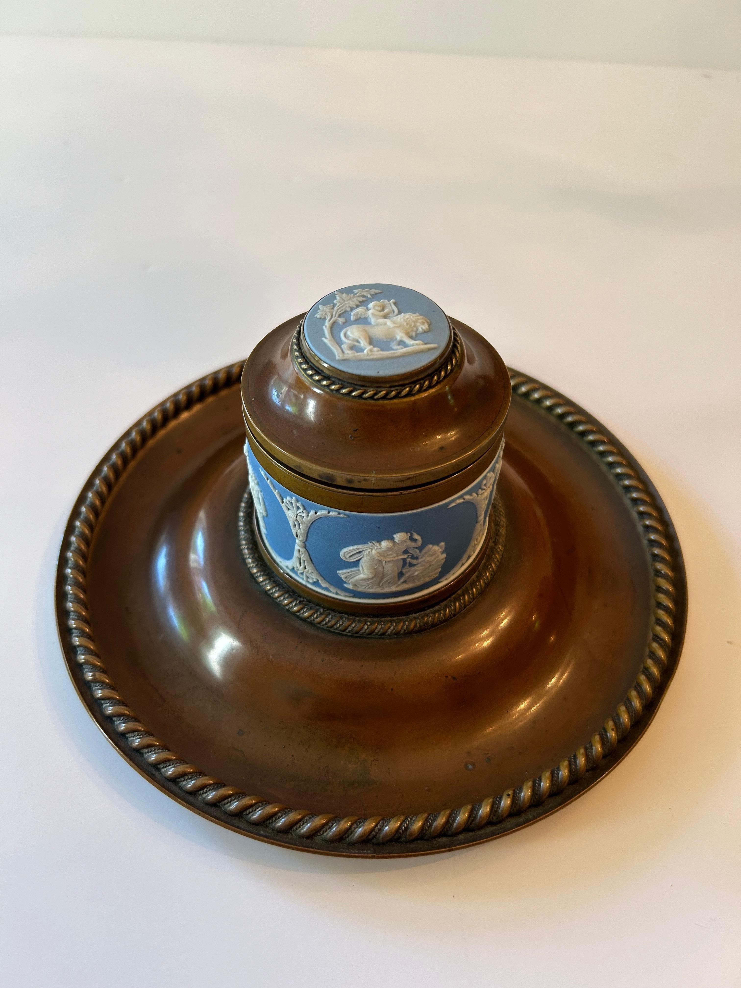 A Wedgwood Jasperware Mounted Brass and Wooden Bookend and Inkwell For Sale 3