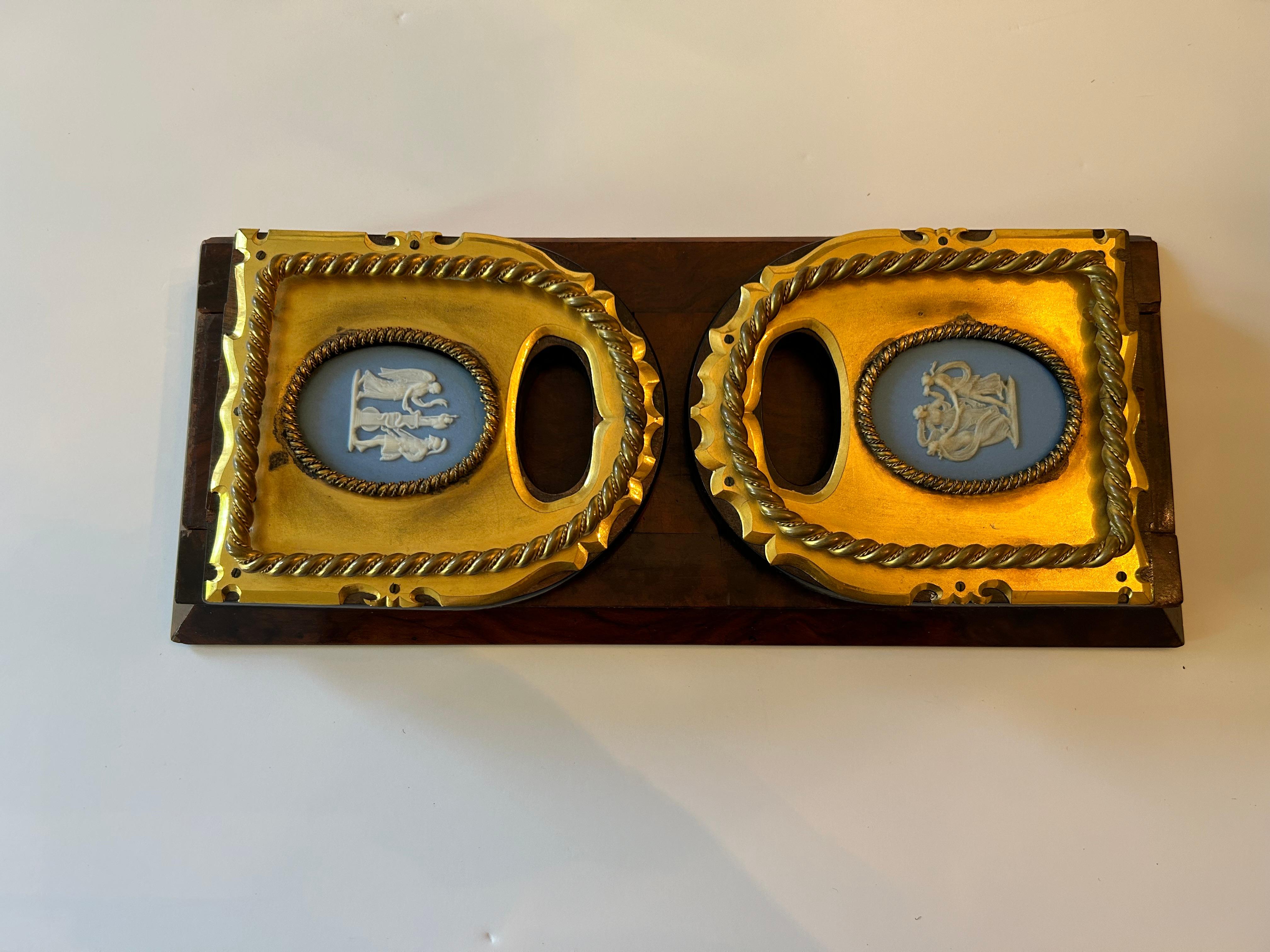 A Wedgwood Jasperware Mounted Brass and Wooden Bookend and Inkwell For Sale 10