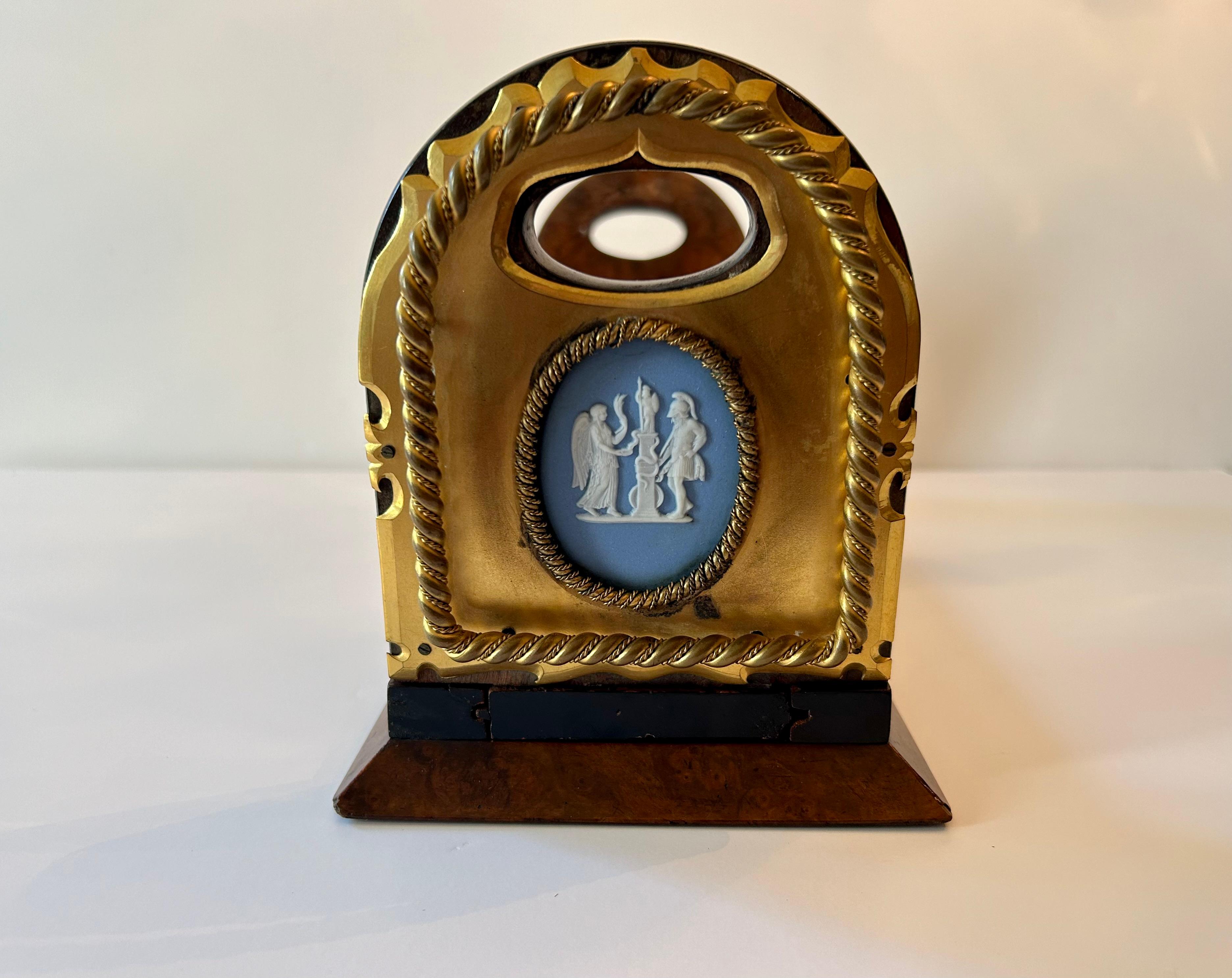 A Wedgwood Jasperware Mounted Brass and Wooden Bookend and Inkwell In Good Condition For Sale In Toronto, CA
