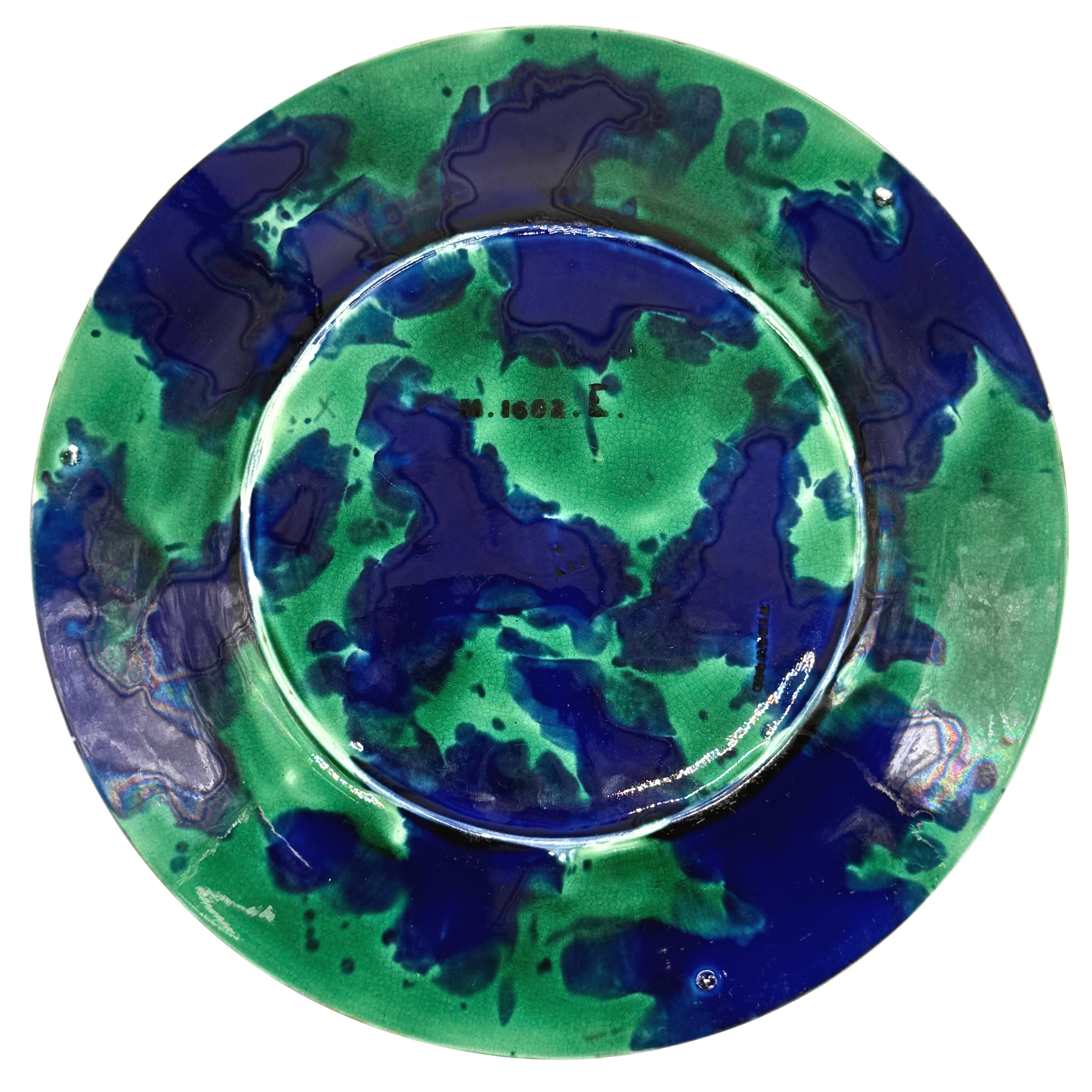 Plato de mayólica Wedgwood con perro, inglés, ca. 1873 en venta 2