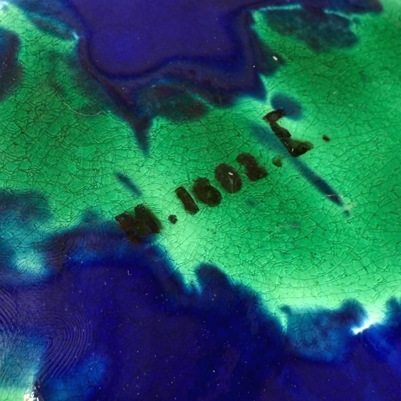 Plato de mayólica Wedgwood con perro, inglés, ca. 1873 en venta 4