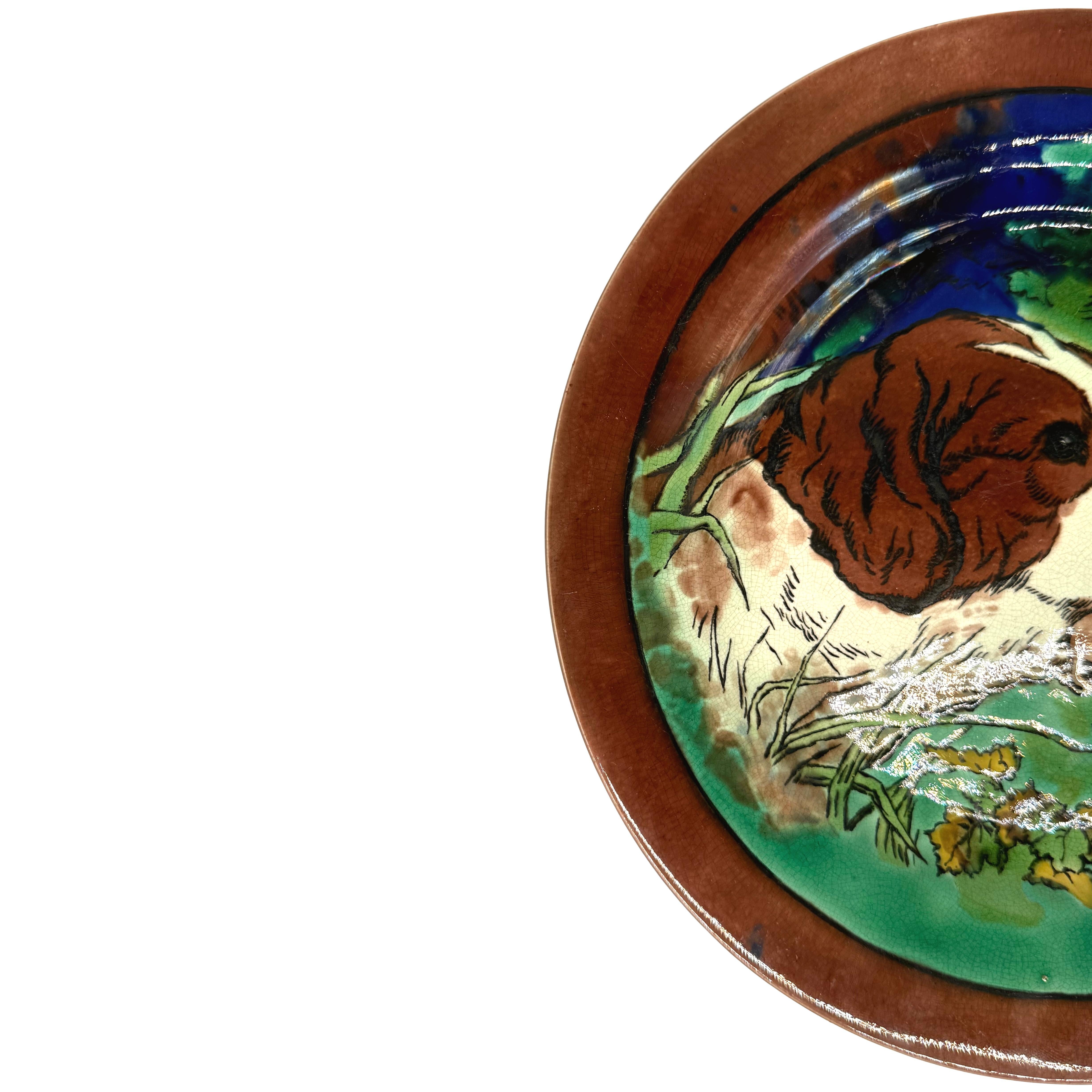 Plato de mayólica Wedgwood con perro, inglés, ca. 1873 Victoriano en venta