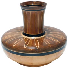 Vase en marqueterie de bois mélangé d'art populaire des années 1960, de fabrication artisanale