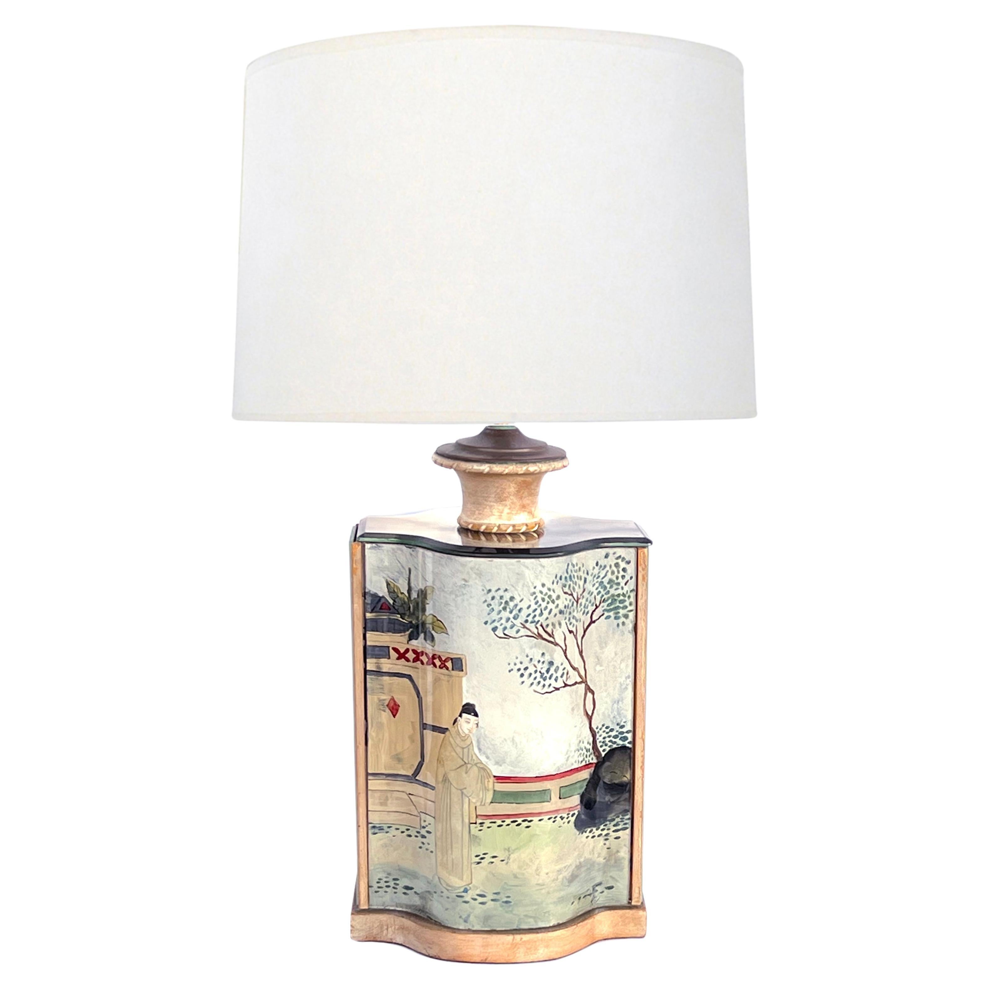 Une lampe française bien faite, peinte à l'envers et en miroir en forme d'arbalete en vente