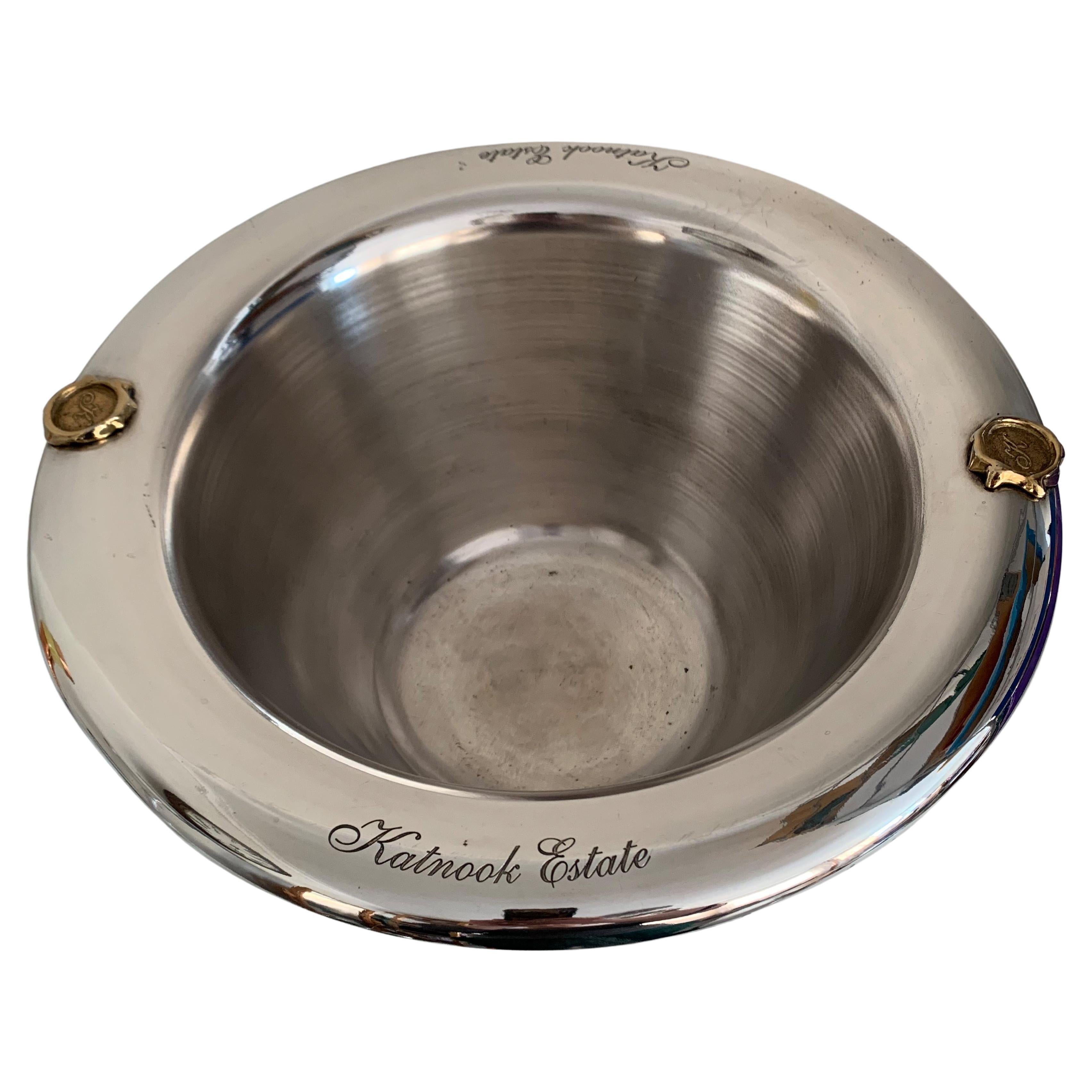 Refroidisseur à vin circulaire luxueux de bonne facture avec joints de cire en laiton provenant de Katnook Estate, Australie 

Diamètre intérieur 28cm 