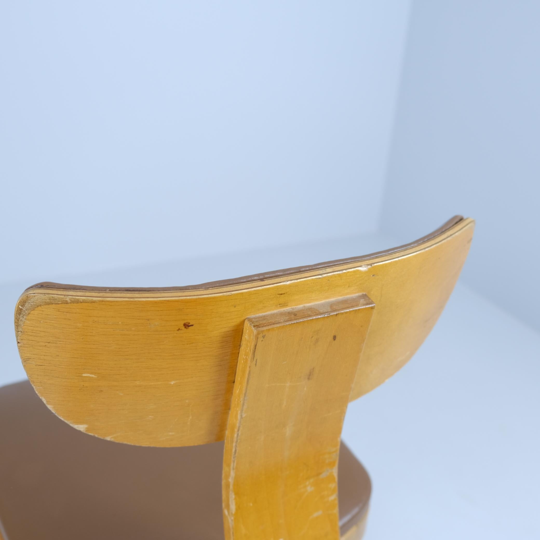 Chaise de travail pivotante Werner West en bouleau et faux cuir, Wilh. Schauman 1930 en vente 4