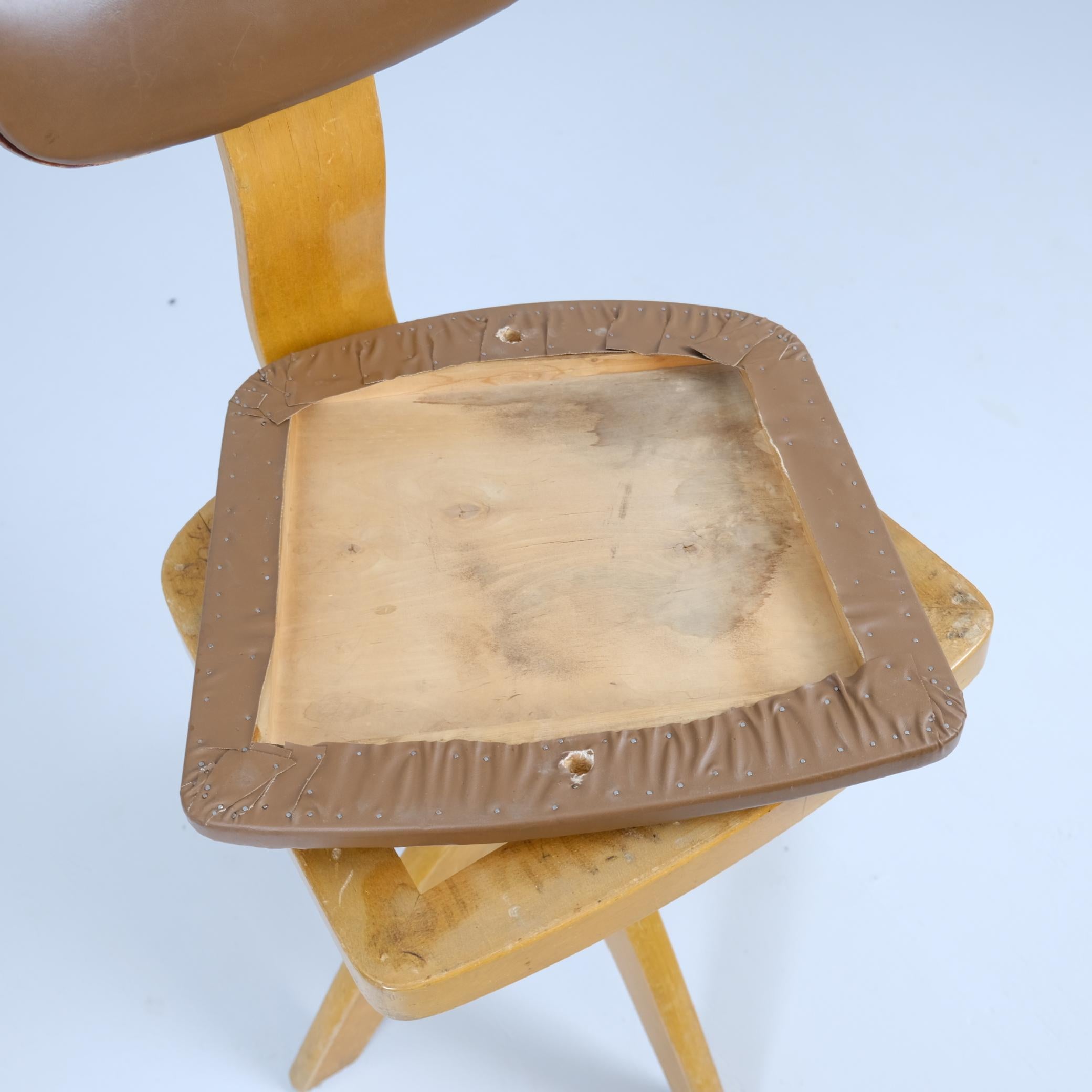 Chaise de travail pivotante Werner West en bouleau et faux cuir, Wilh. Schauman 1930 en vente 5
