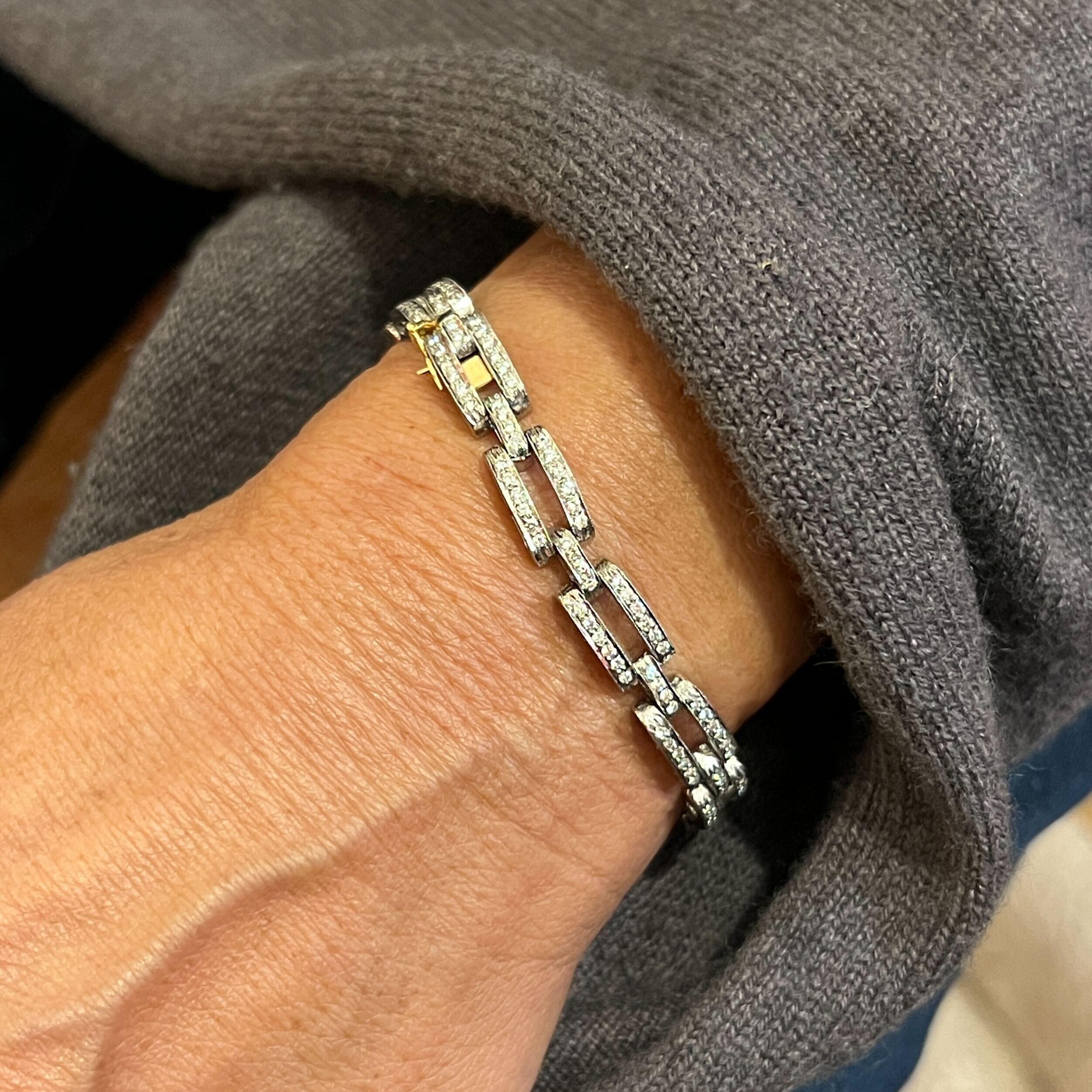 Armband aus Weiß- und Gelbgold mit Diamanten im Zustand „Gut“ in New York, NY