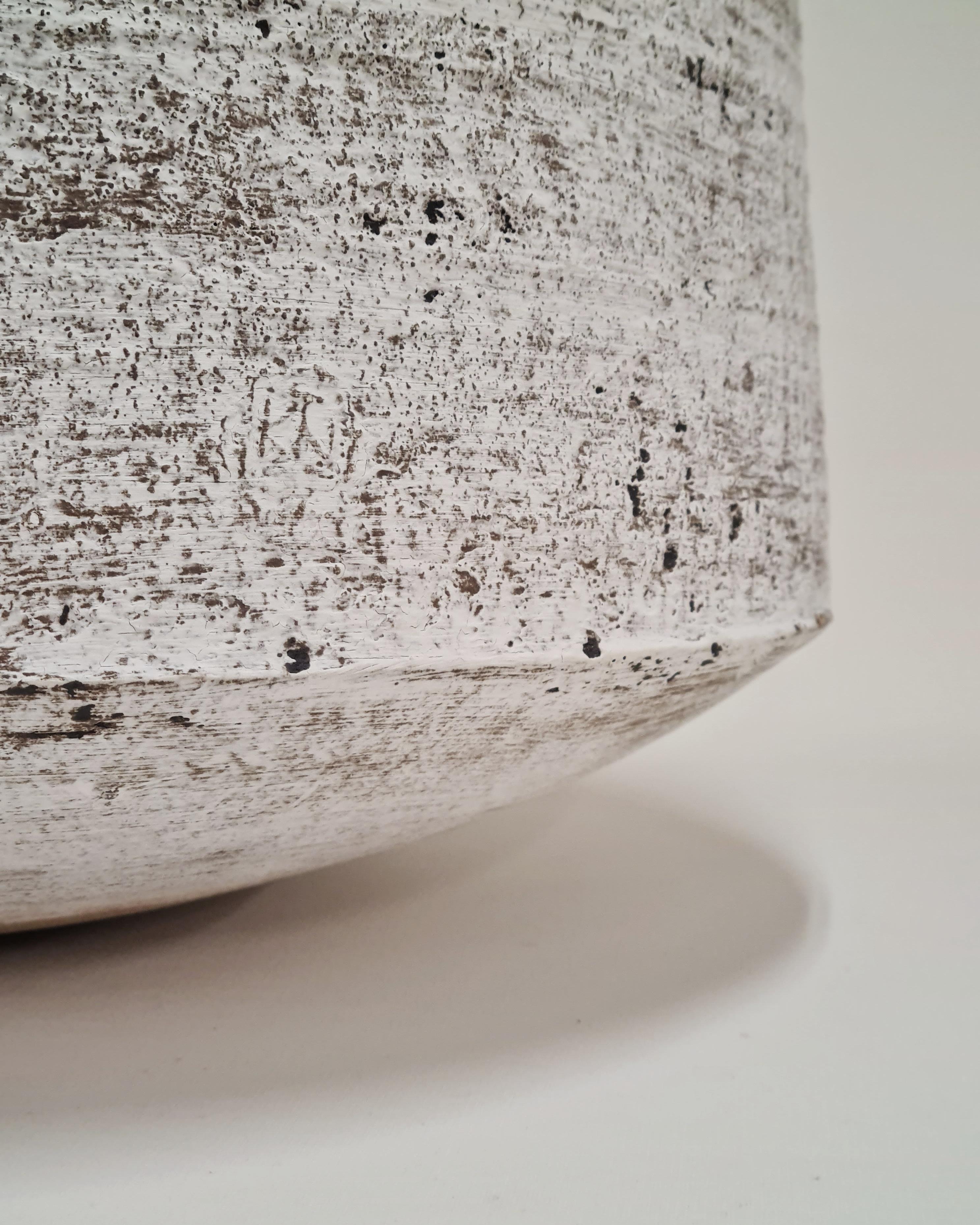 Panier blanc, The Winter Series, pièce d'art en céramique de Kati Tuominen-Niittylä en vente 4