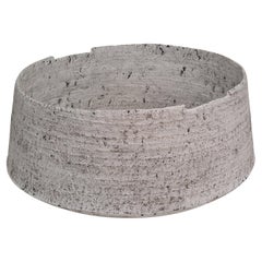 White Basket, The Winter Series, opera d'arte in ceramica di Kati Tuominen-Niittylä