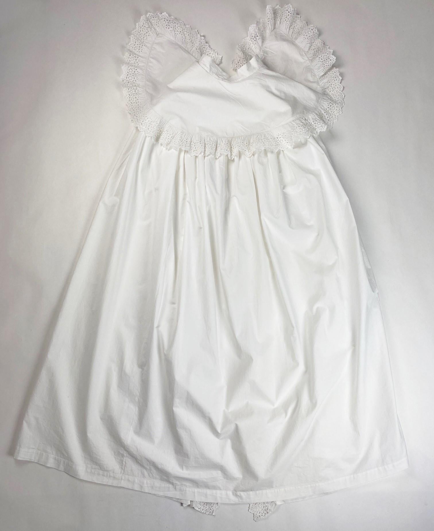 Abito da camera in cotone bianco e falbalas in broderie anglaise - Francia Circa 188 in vendita 6
