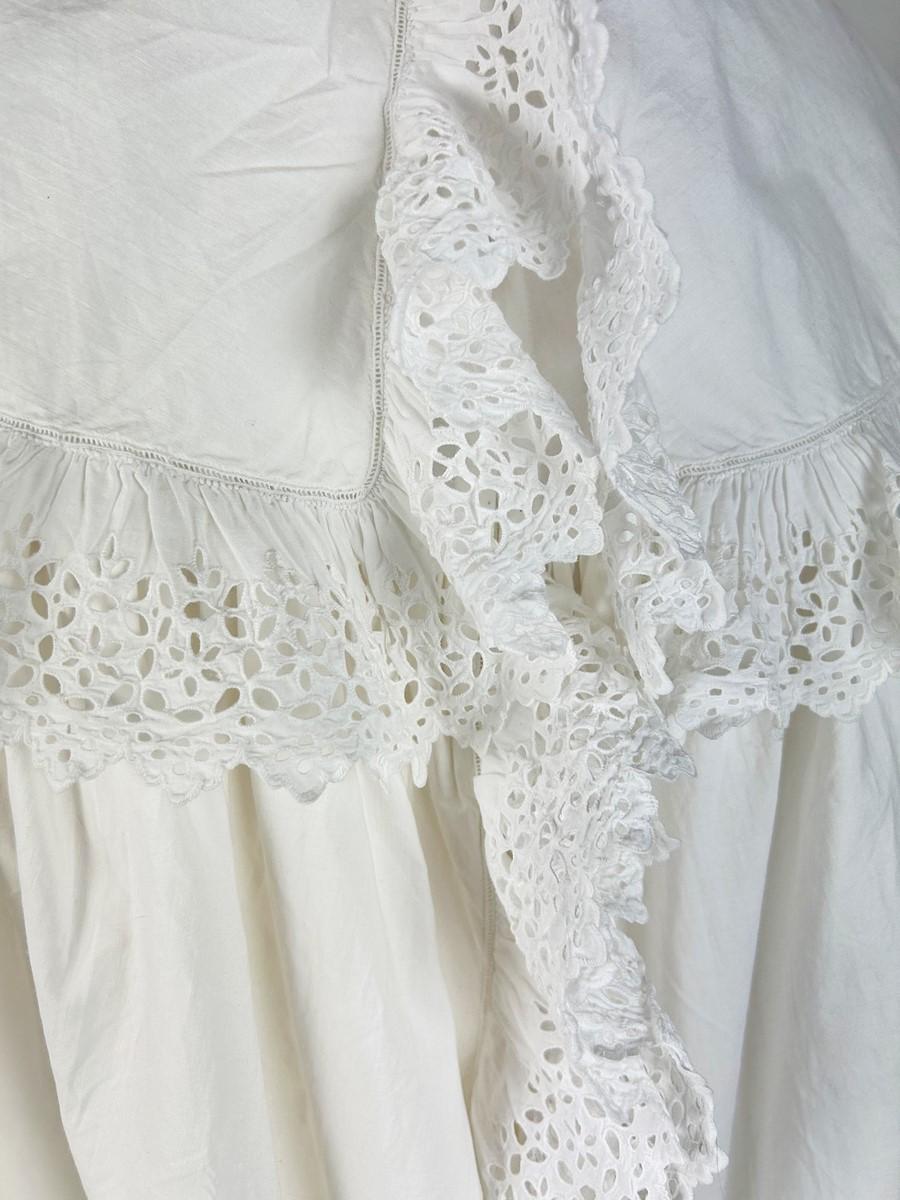 Abito da camera in cotone bianco e falbalas in broderie anglaise - Francia Circa 188 In condizioni buone in vendita a Toulon, FR