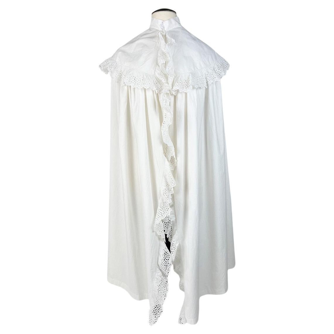 Abito da camera in cotone bianco e falbalas in broderie anglaise - Francia Circa 188 in vendita