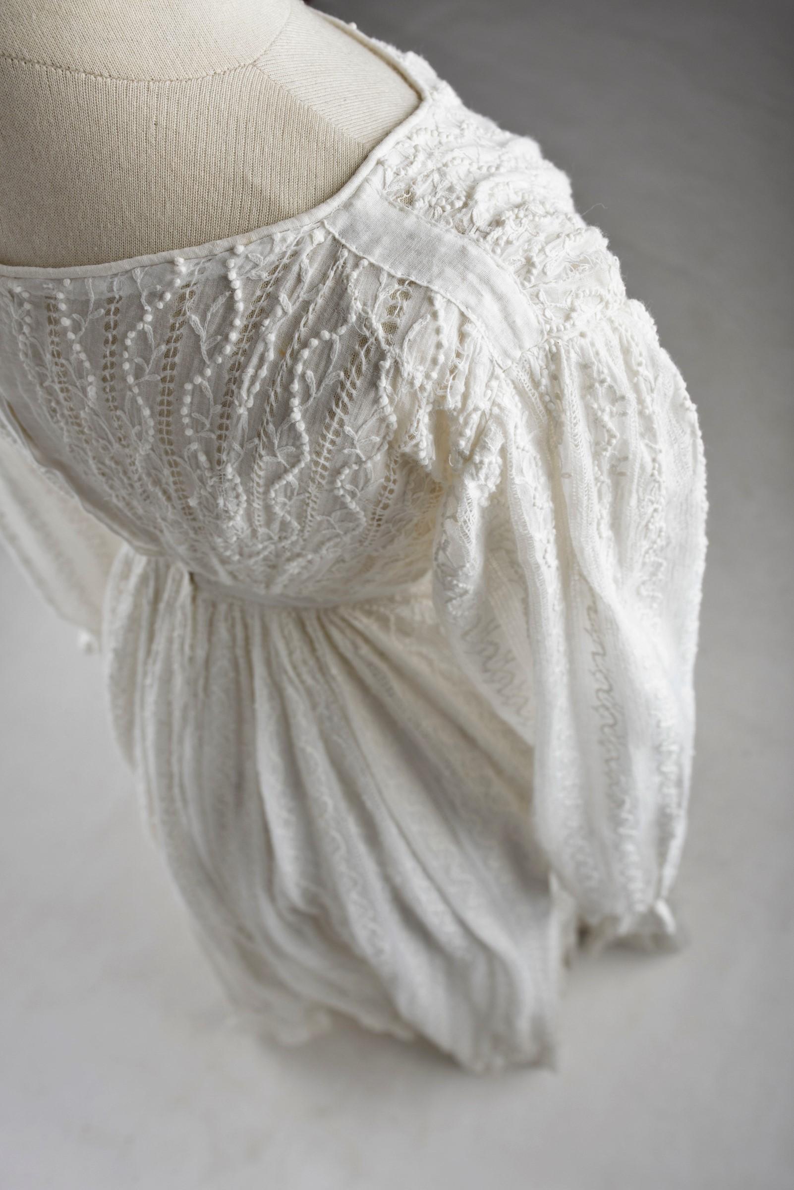 A White embroidery Day Dress on cotton muslin - France Circa 1816-1818 6
