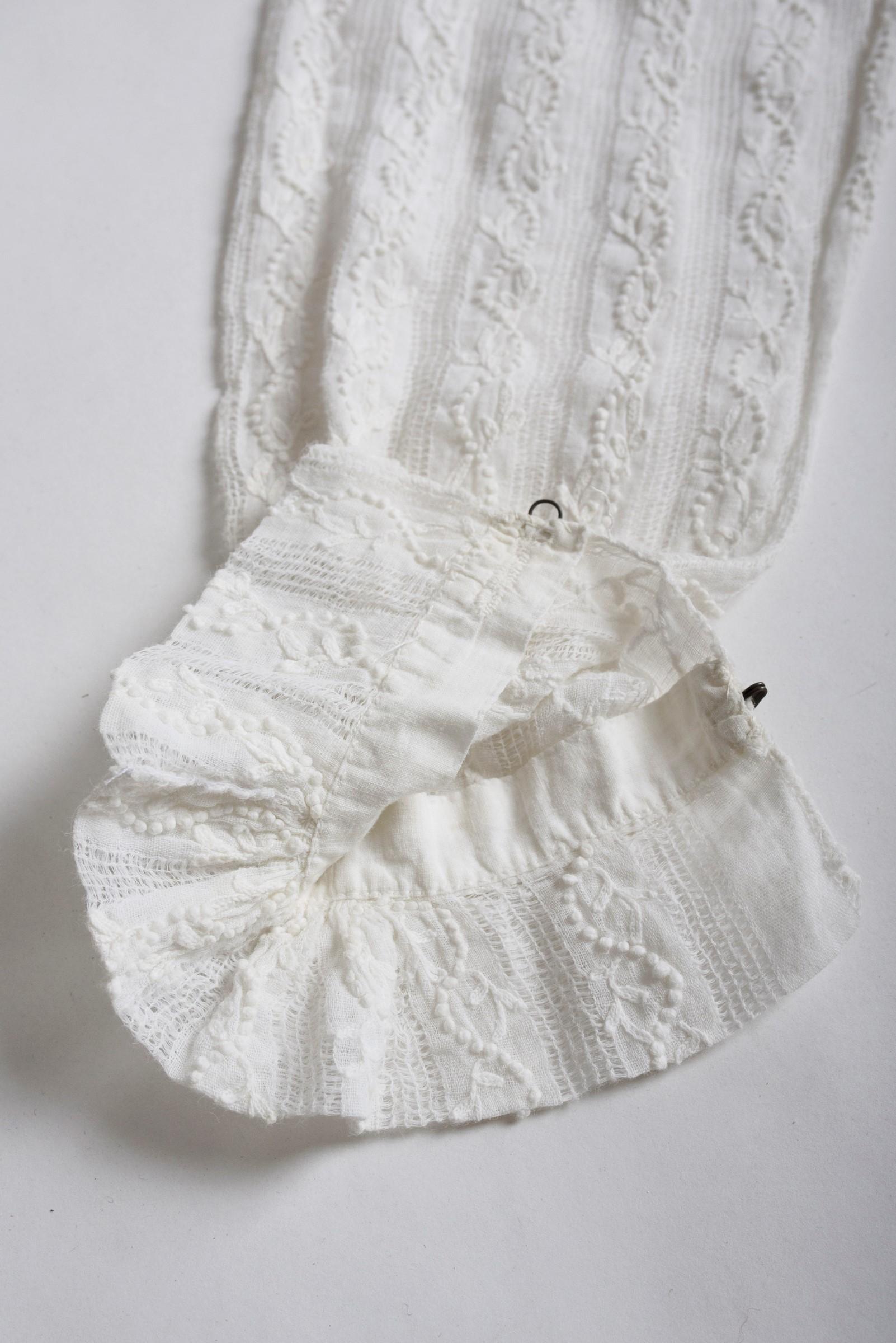 A White embroidery Day Dress on cotton muslin - France Circa 1816-1818 10