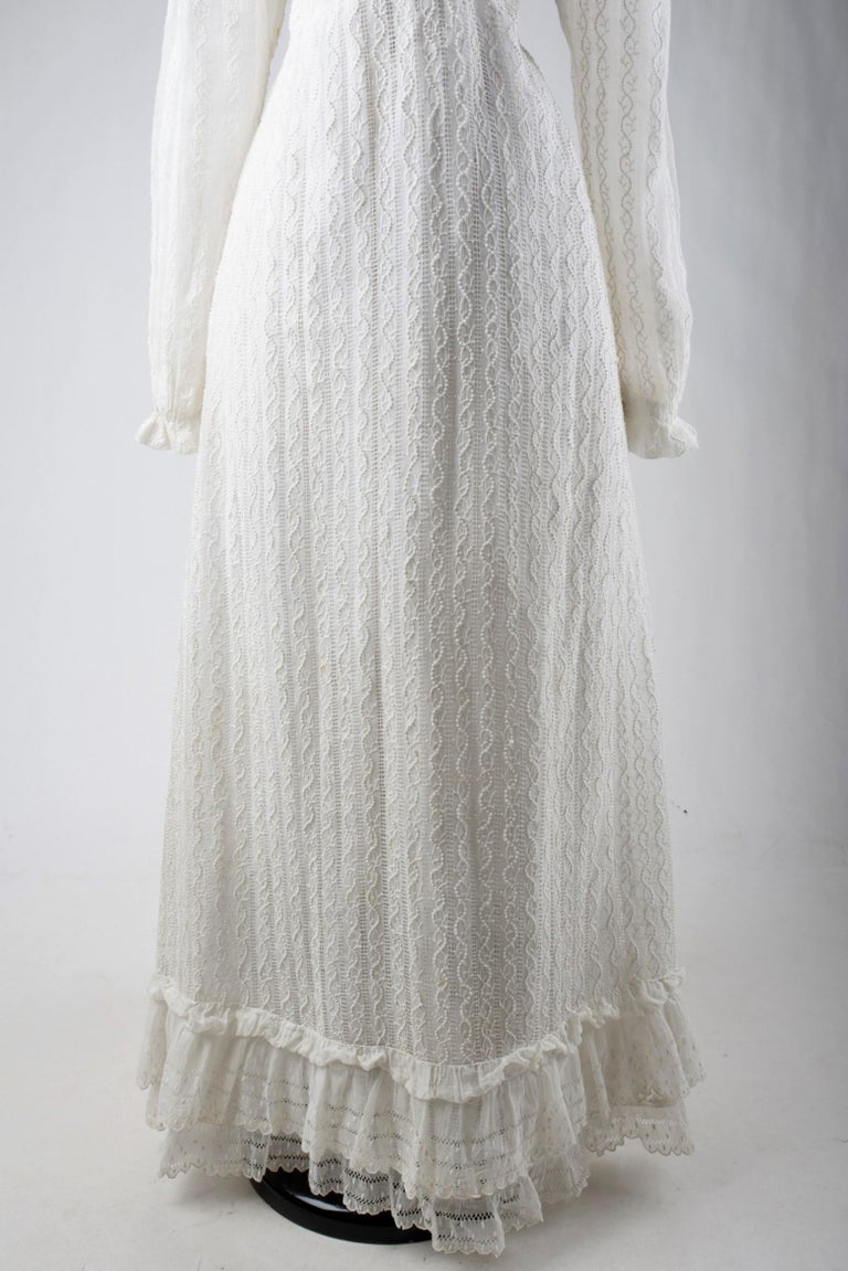 A White embroidery Day Dress on cotton muslin - France Circa 1816-1818 at  1stDibs | what is sprigged muslin, muslin day dress, 1800s white dress