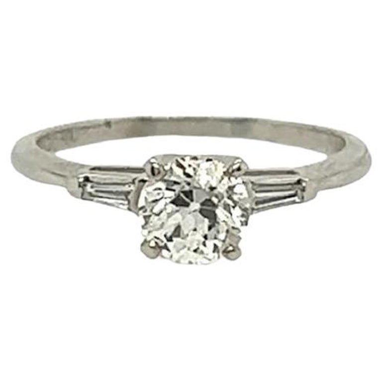 A White Gold and Diamond Engagement Ring For Sale at 1stDibs