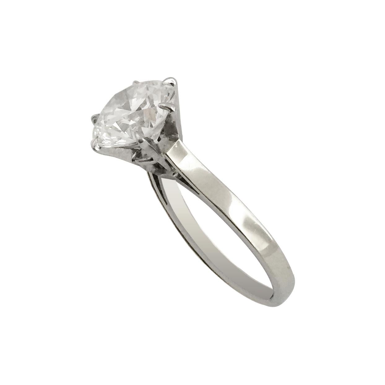 Solitaire Ring Set with a 2.09 Carat Brilliant, F VVS2. In Excellent Condition In Ebene, MU