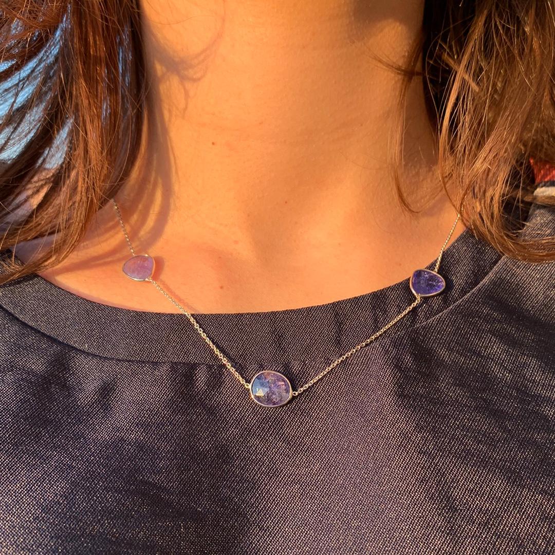 One chain necklaces set with seven flat cut tanzanites. 
18K White gold chains.
Created by Marion Jeantet.
Tanzanites weight: 16,17carats
Lenght: 45cm.
Total weight: 6,60 grams
Price without local taxes
French assay mark.
