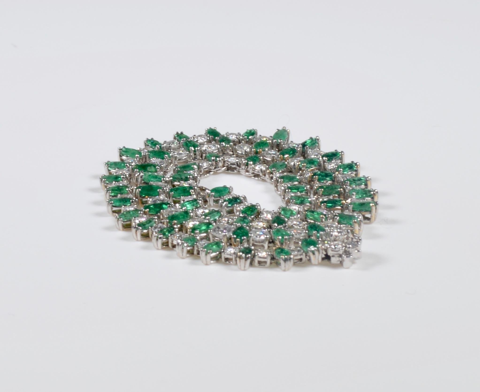 White Gold Diamond and Emerald Riviere Necklace 8.95 Carat In Good Condition In London, GB