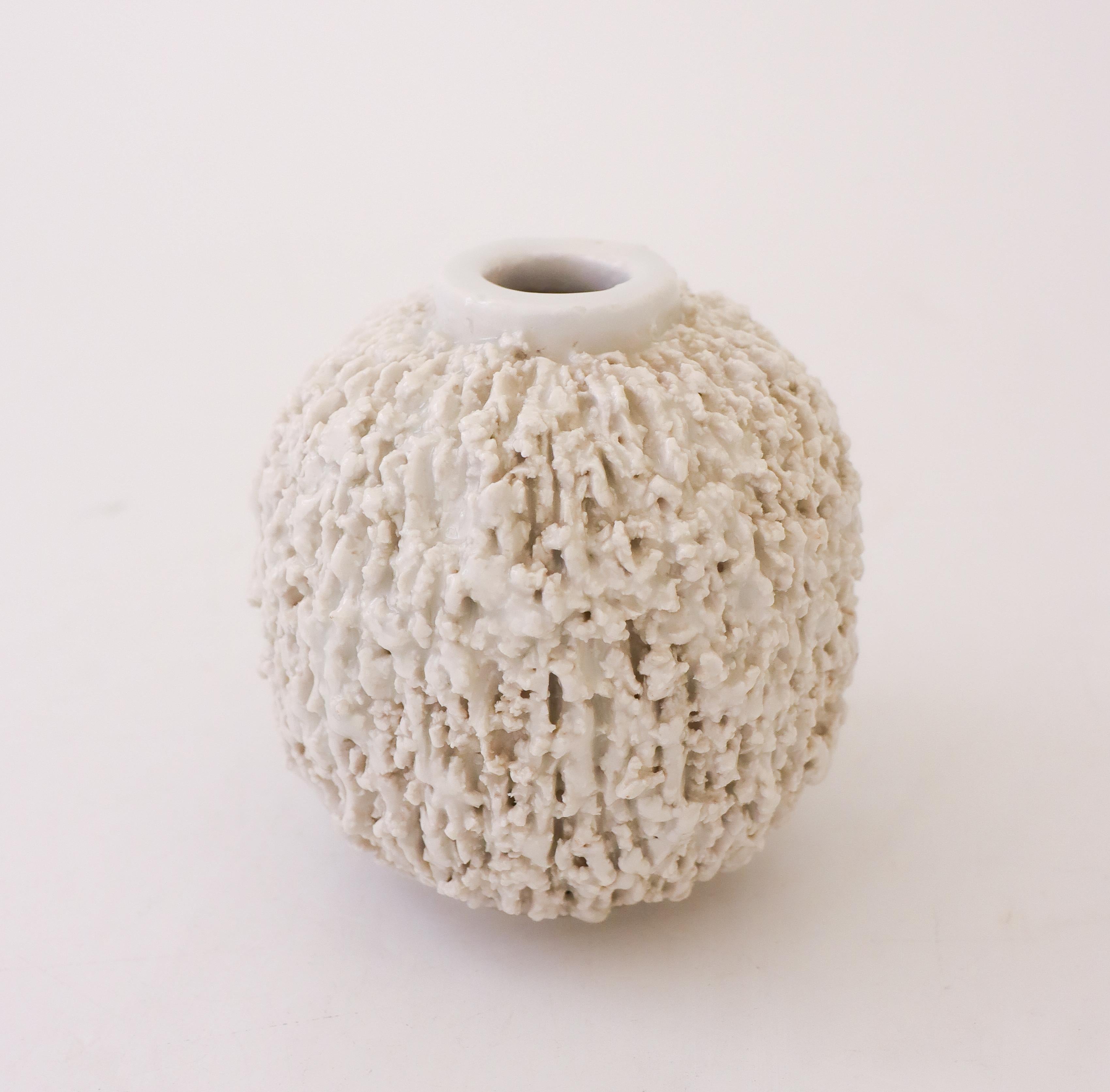 Scandinavian Modern A White Hedgehog vase - Chamotte - Gunnar Nylund - Rörstrand For Sale