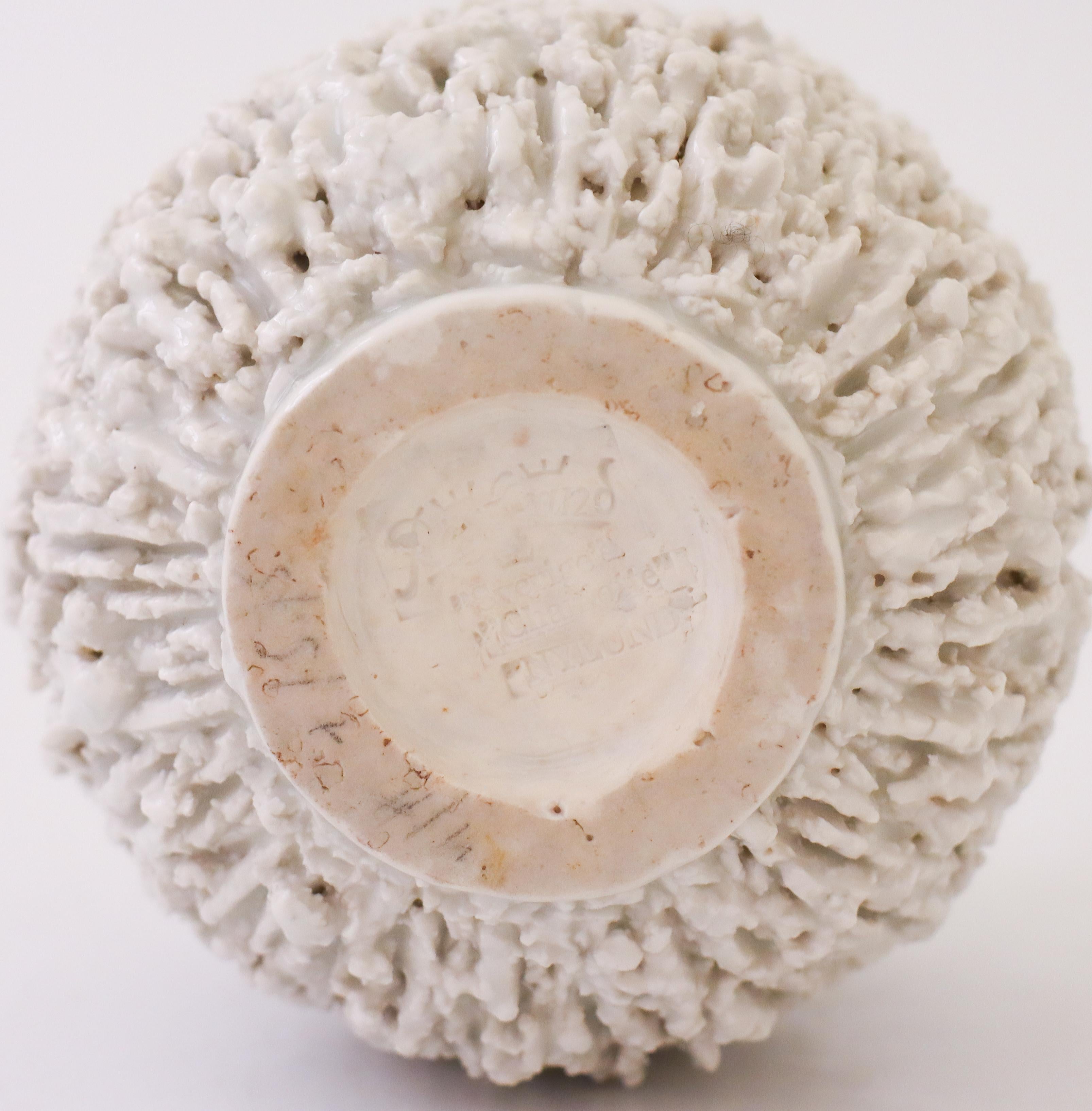 Glazed A White Hedgehog vase - Chamotte - Gunnar Nylund - Rörstrand For Sale