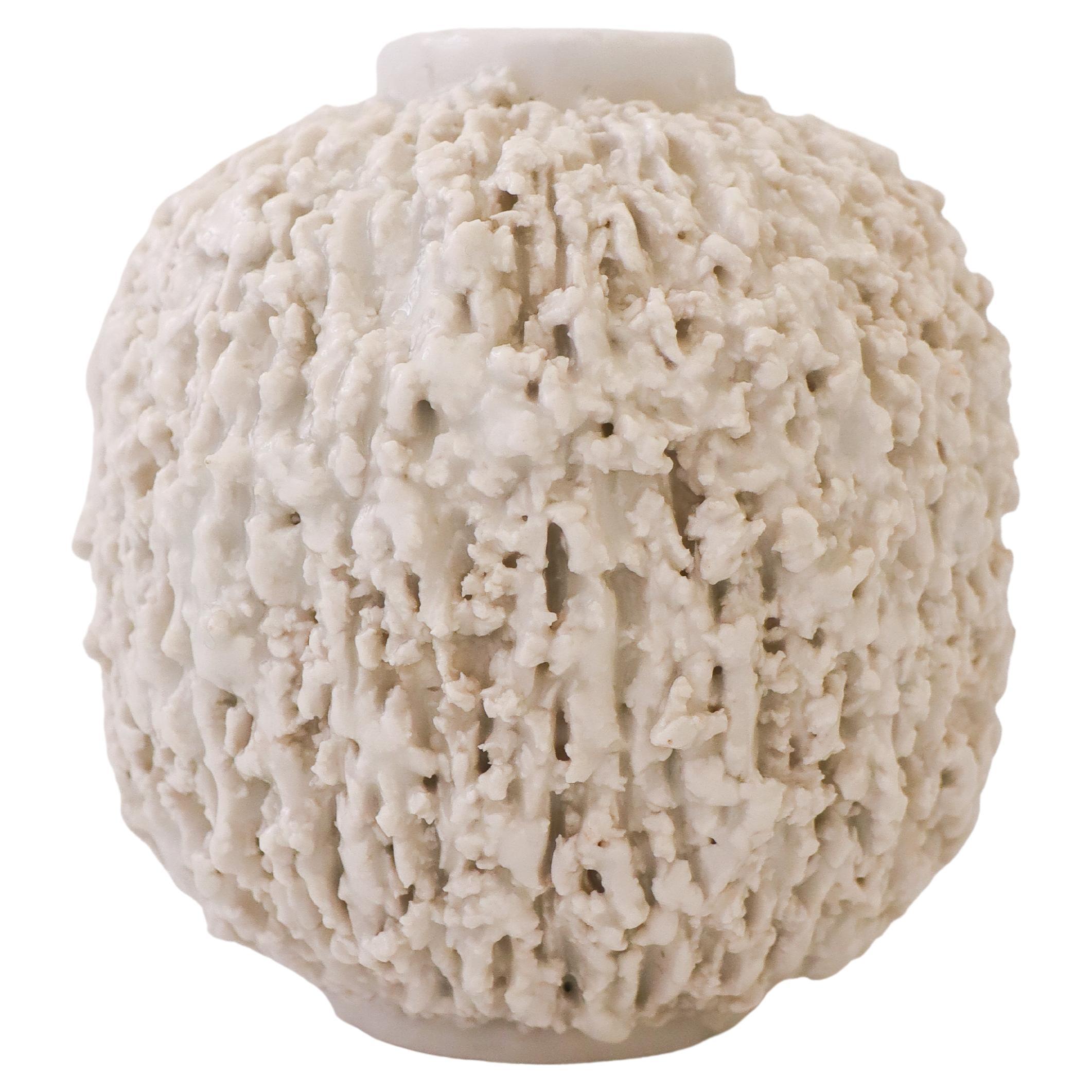 A White Hedgehog vase - Chamotte - Gunnar Nylund - Rörstrand For Sale