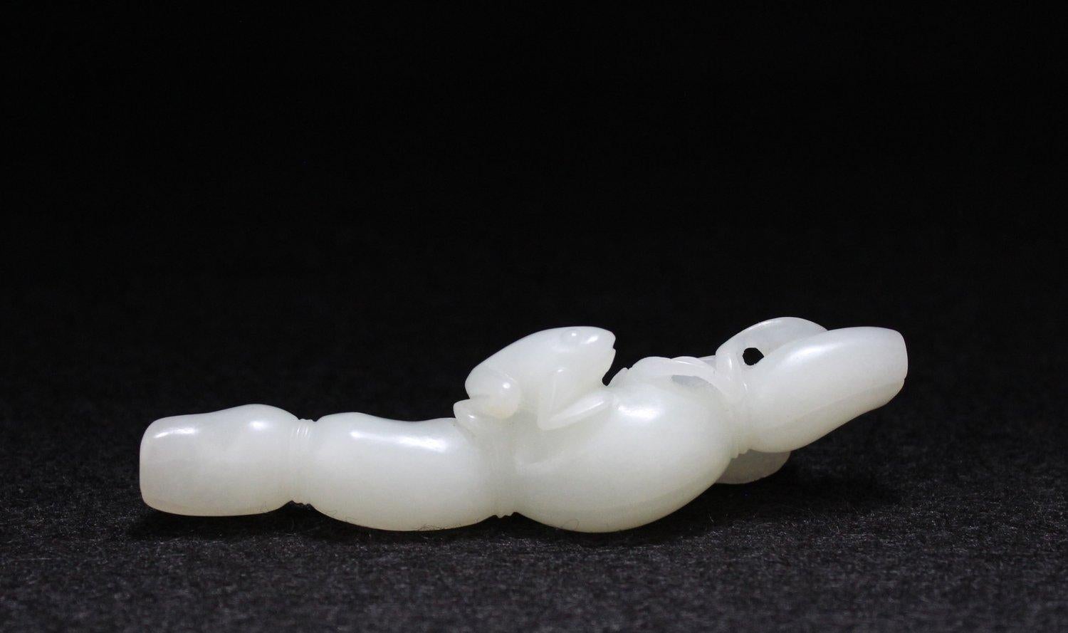 Repose-pinceau en jade blanc à base de racines de lotus, dynastie Qing Bon état - En vente à San Diego, CA