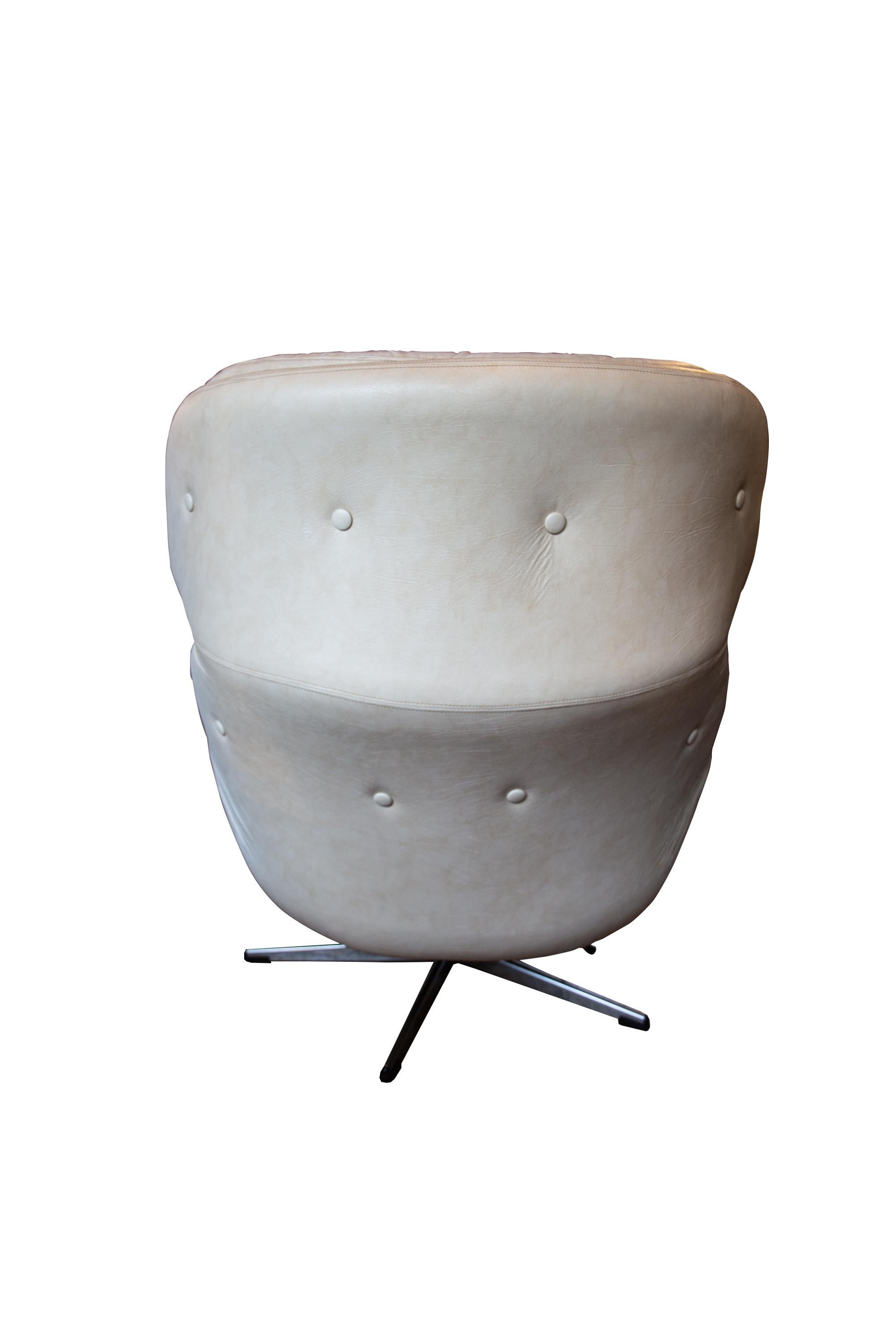 White Leather Lounge Chair by Torring Mobelfabrikk, Norway, 1970 1