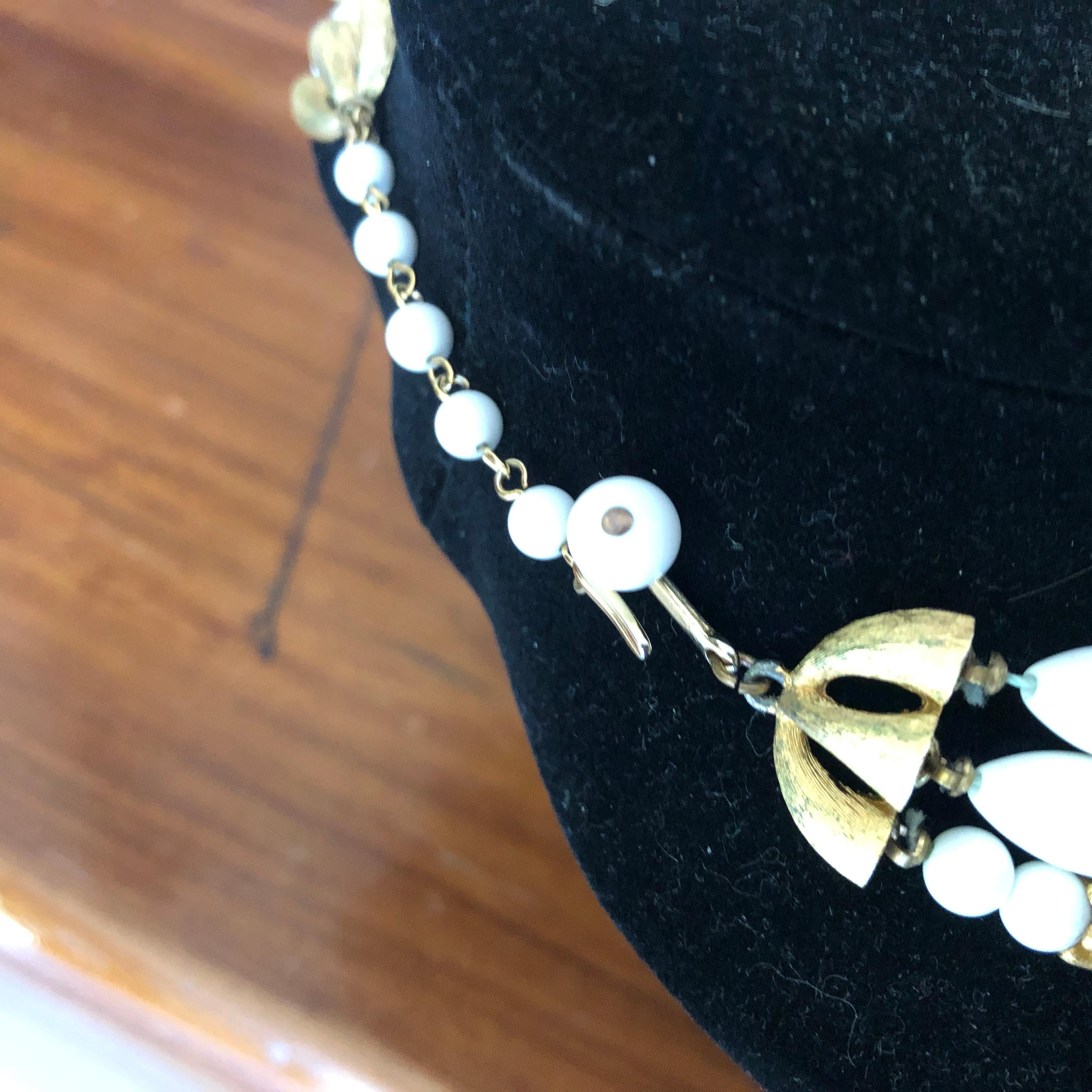 A White Lucite and Gilded Metal Choker Necklace by Trifari circa 1970 In Good Condition In Aci Castello, IT