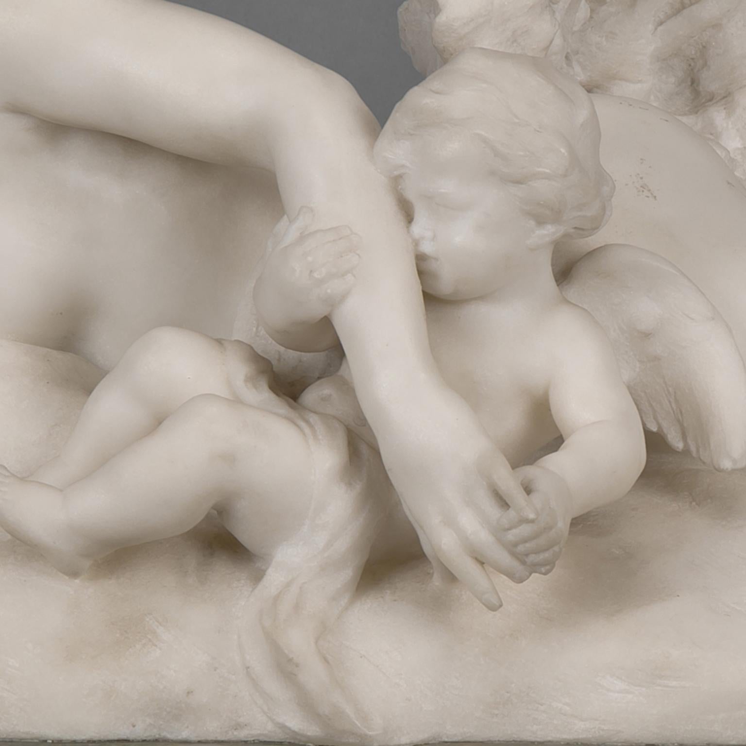 Gruppo figurativo di Venere e Cupido in marmo bianco di Henri Weigele.

Firmato  'H. Weigele