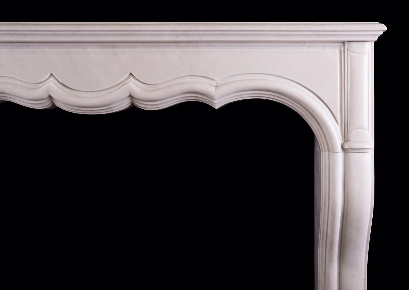 White Marble Fireplace in the Transitional French LXIV / LXV Style In Good Condition For Sale In London, GB